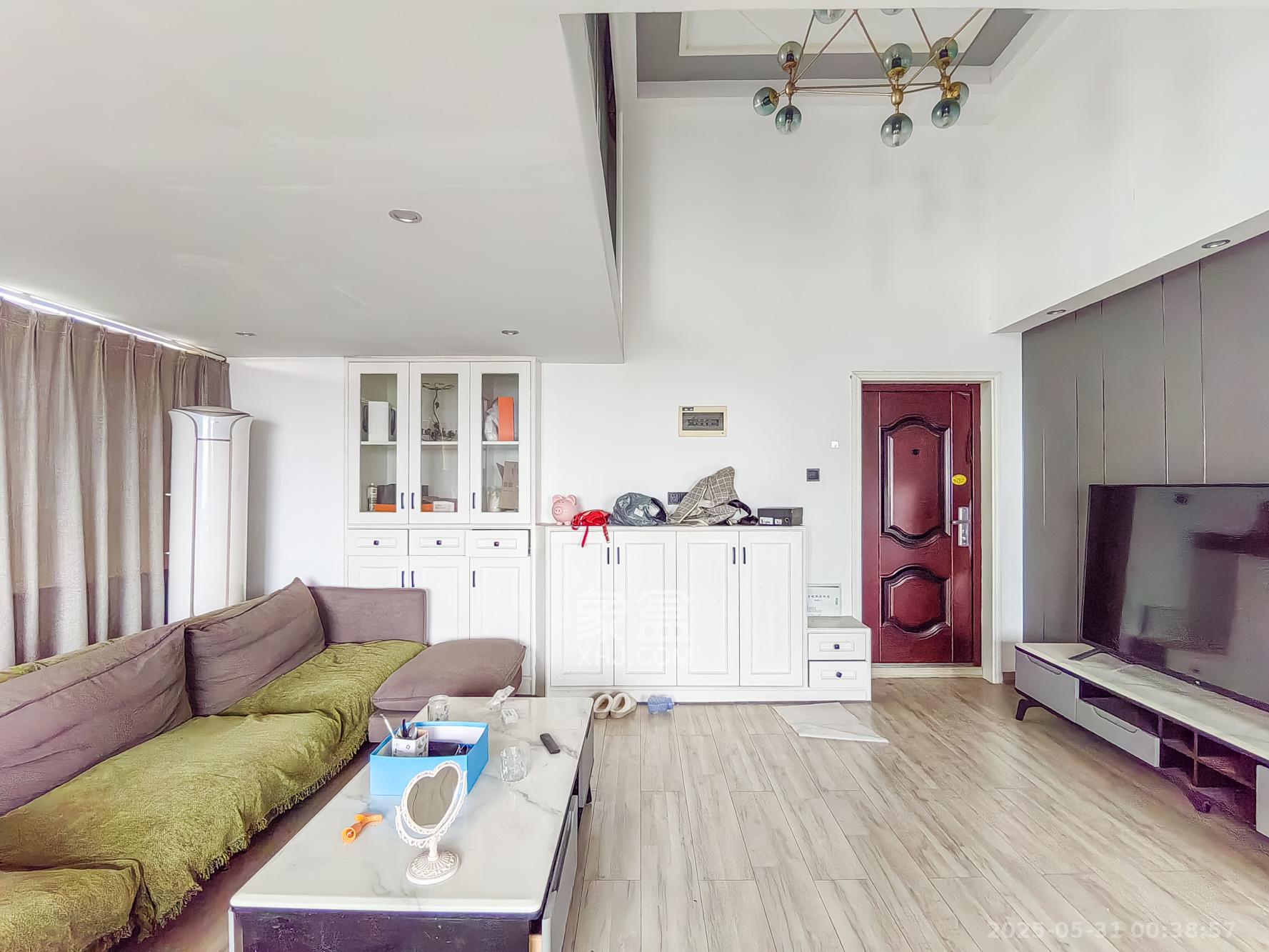 艾美潇湘 2室2厅2卫 43.0万 艾美潇湘 2室2厅2卫 43.0万客厅