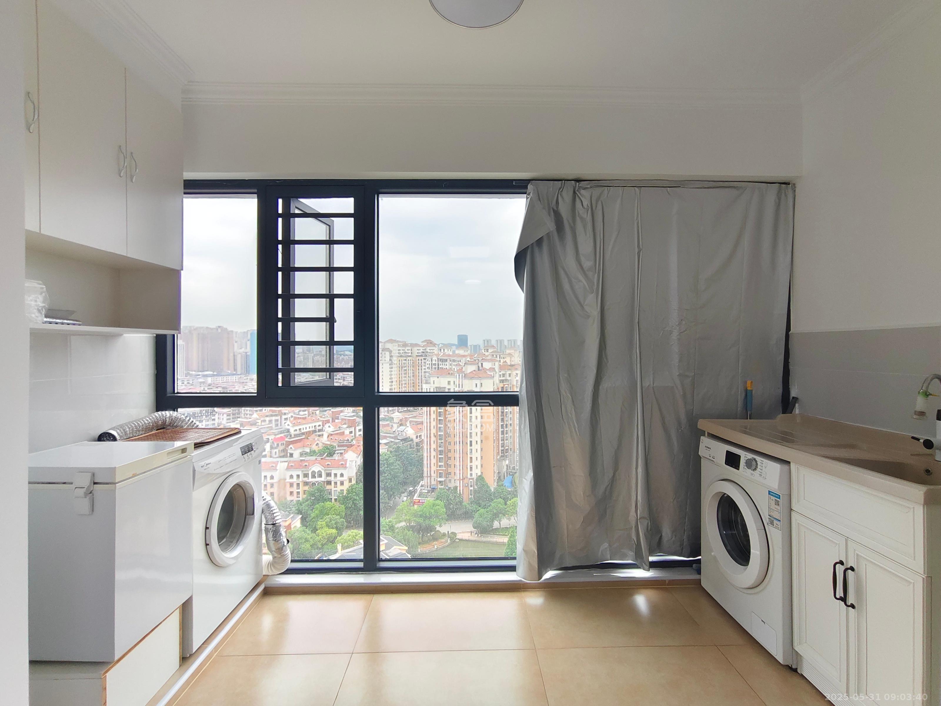 蔷薇国际 3室2厅2卫 2400.0元/月 蔷薇国际 3室2厅2卫 2400.0元/月室内图