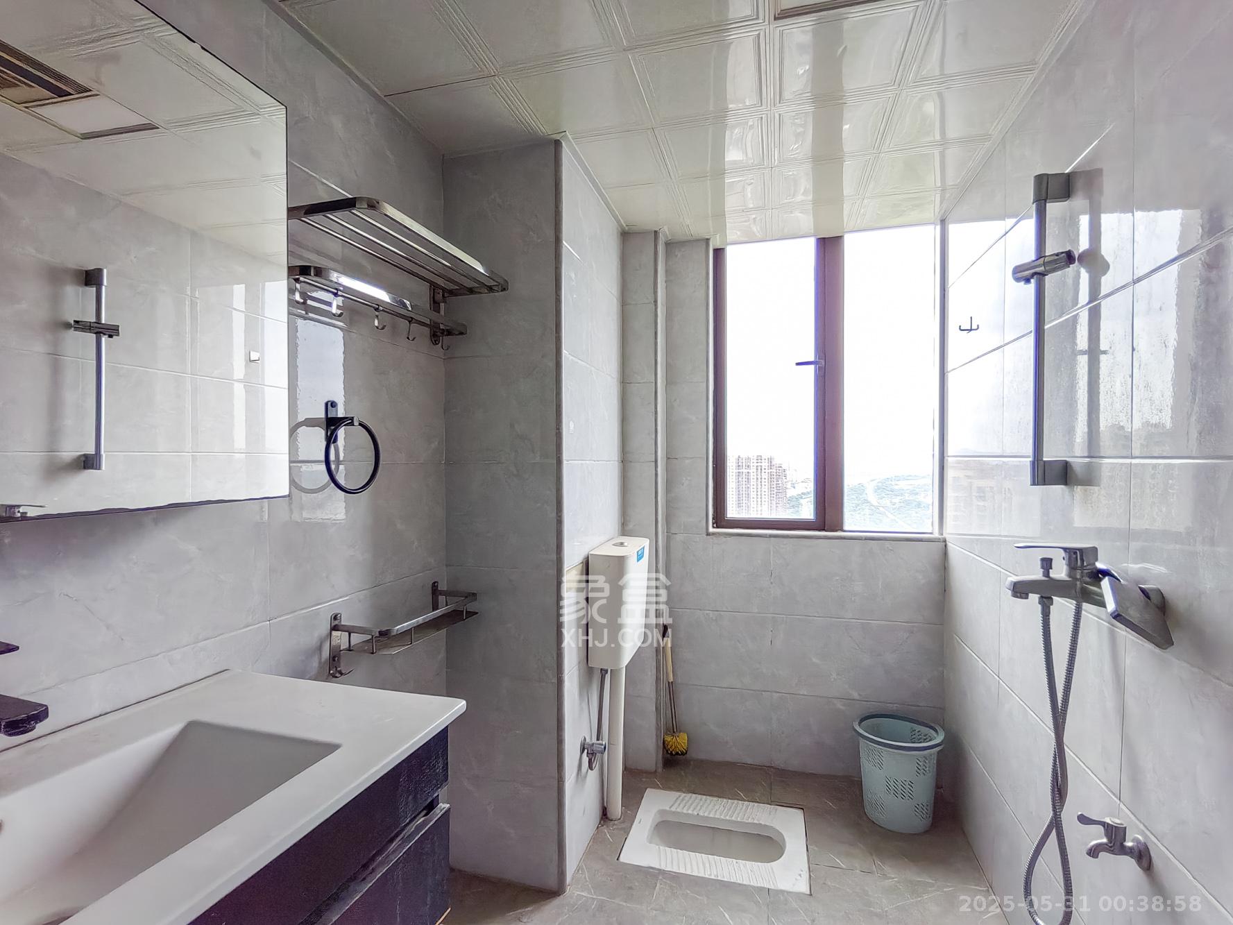 艾美潇湘 2室2厅2卫 43.0万 艾美潇湘 2室2厅2卫 43.0万卫生间