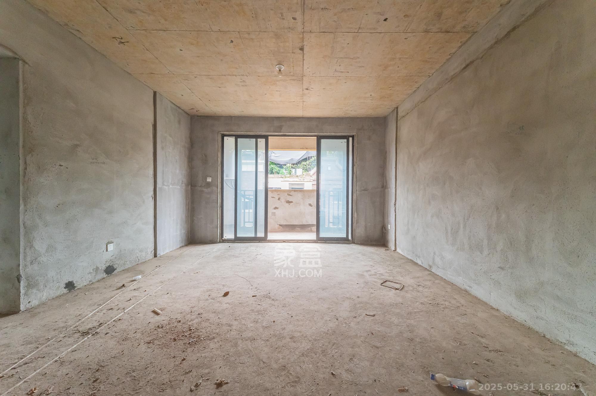 星湖湾二期洋房 5室2厅2卫 195.0万 星湖湾二期洋房 5室2厅2卫 195.0万客厅