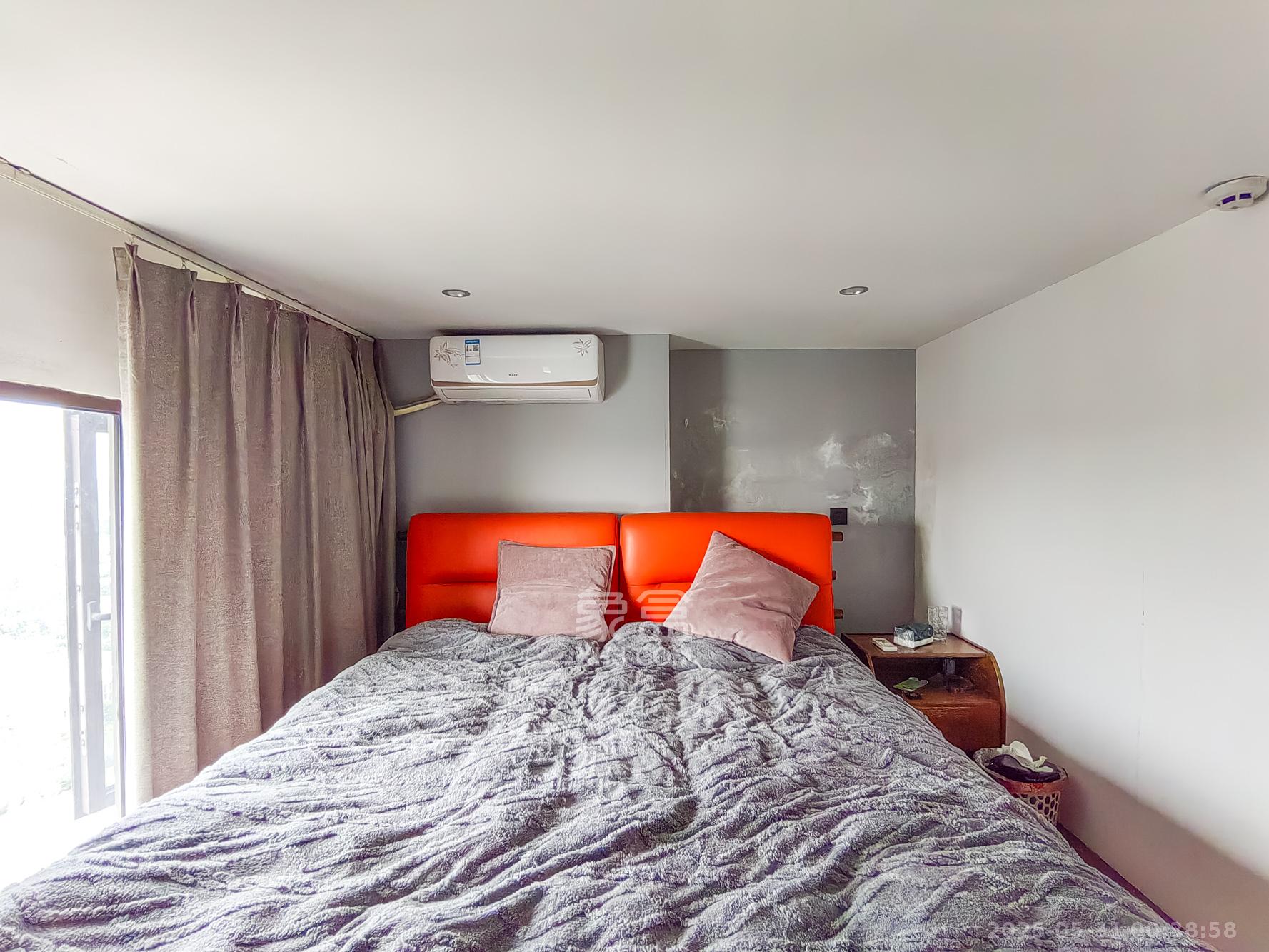 艾美潇湘 2室2厅2卫 43.0万 艾美潇湘 2室2厅2卫 43.0万卧室