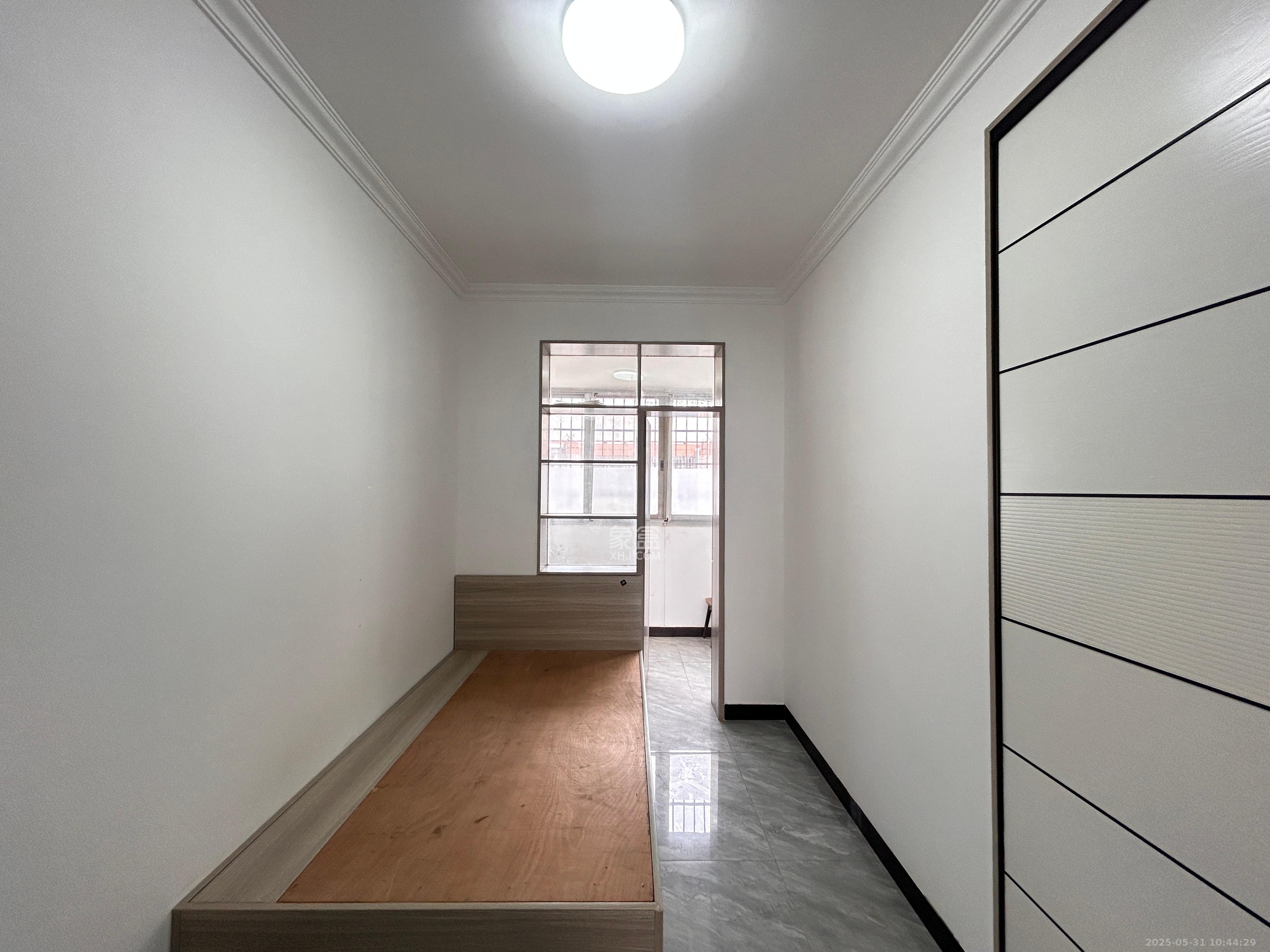 湘计花园 3室2厅1卫 2350.0元/月 湘计花园 3室2厅1卫 2350.0元/月室内图