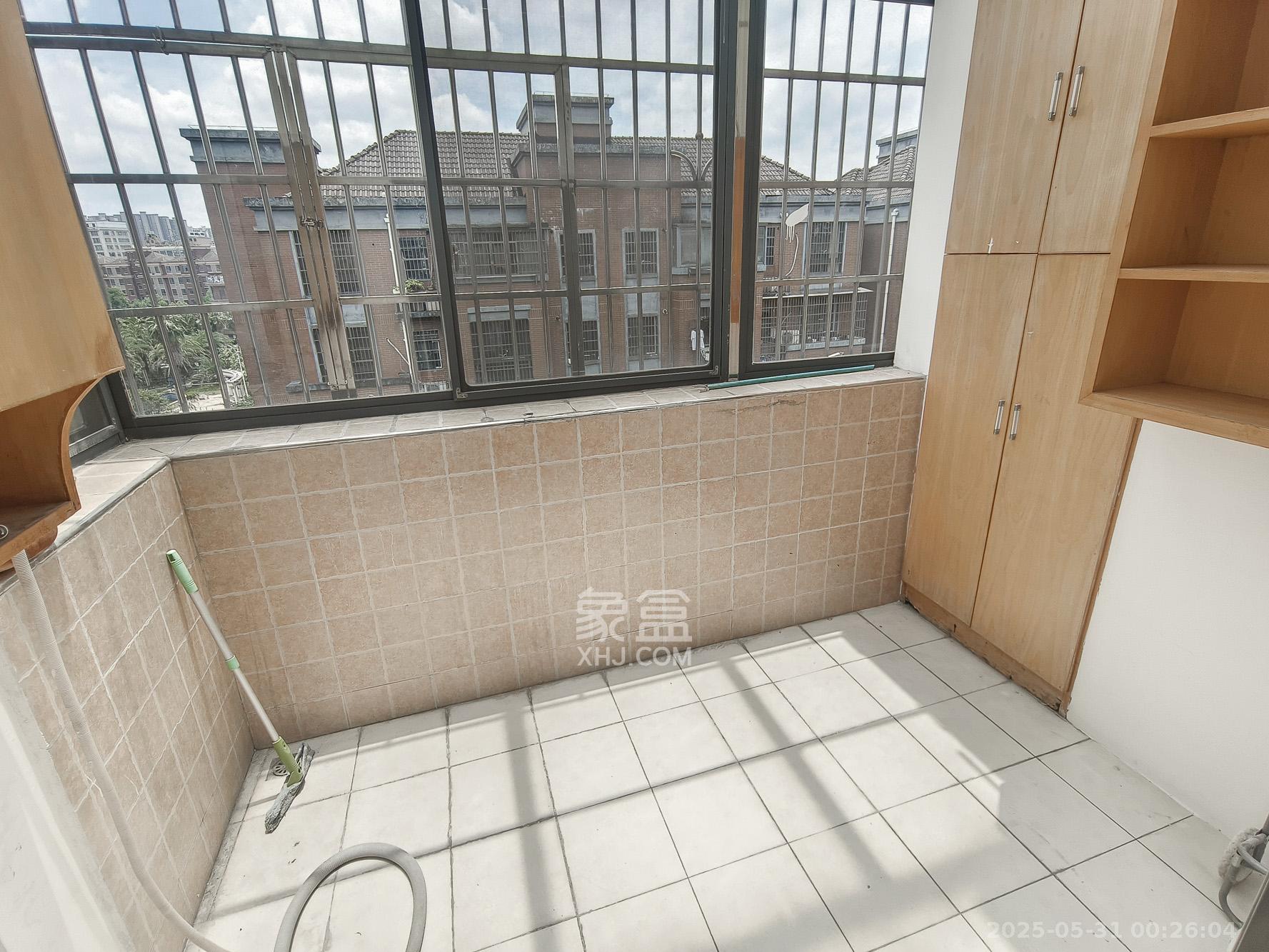 山水湾  3室2厅1卫    65.0万 山水湾  3室2厅1卫    65.0万阳台