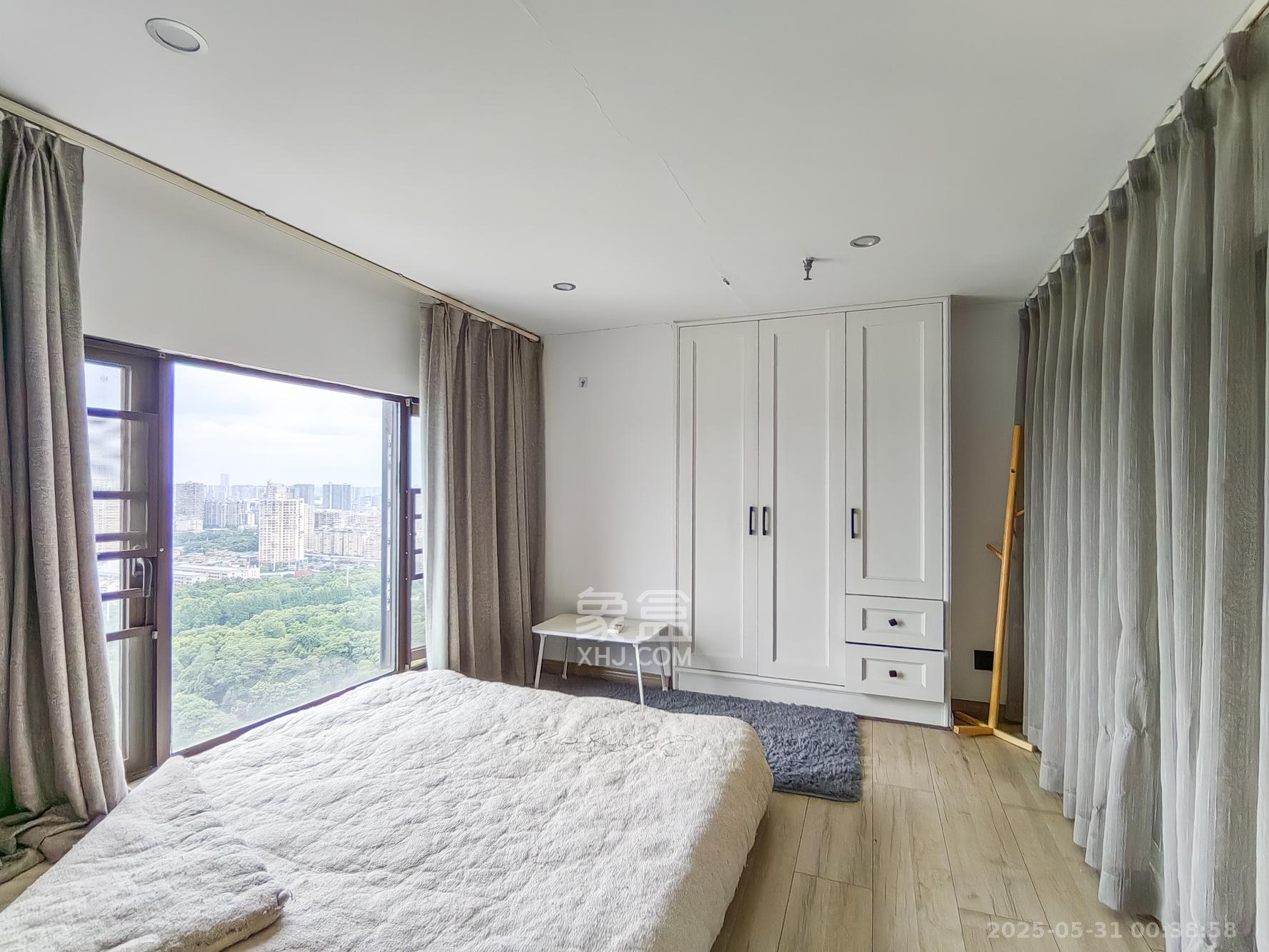 艾美潇湘 2室2厅2卫 43.0万 艾美潇湘 2室2厅2卫 43.0万卧室