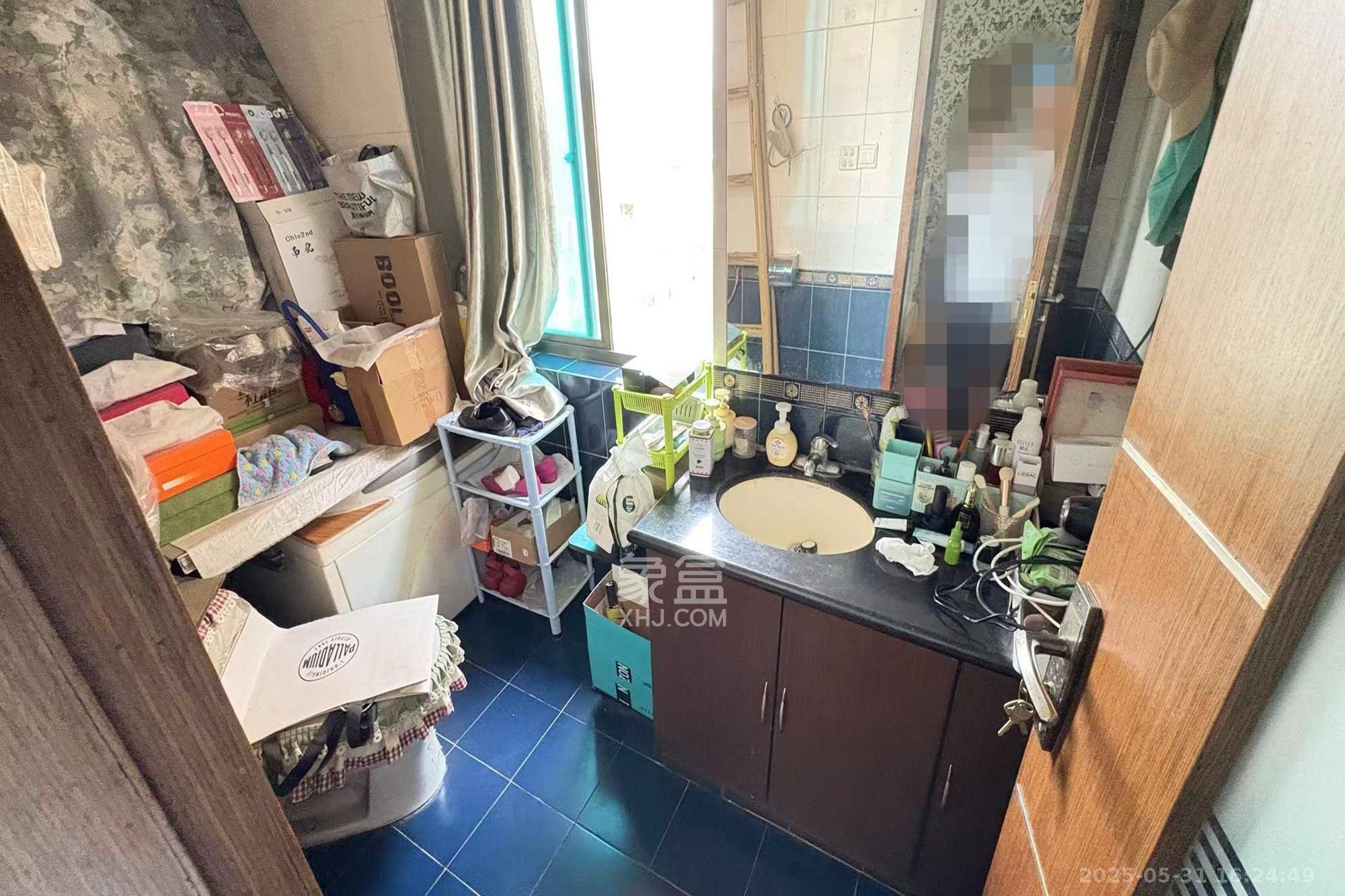 凤凰大厦  3室2厅2卫   99.80万卫生间