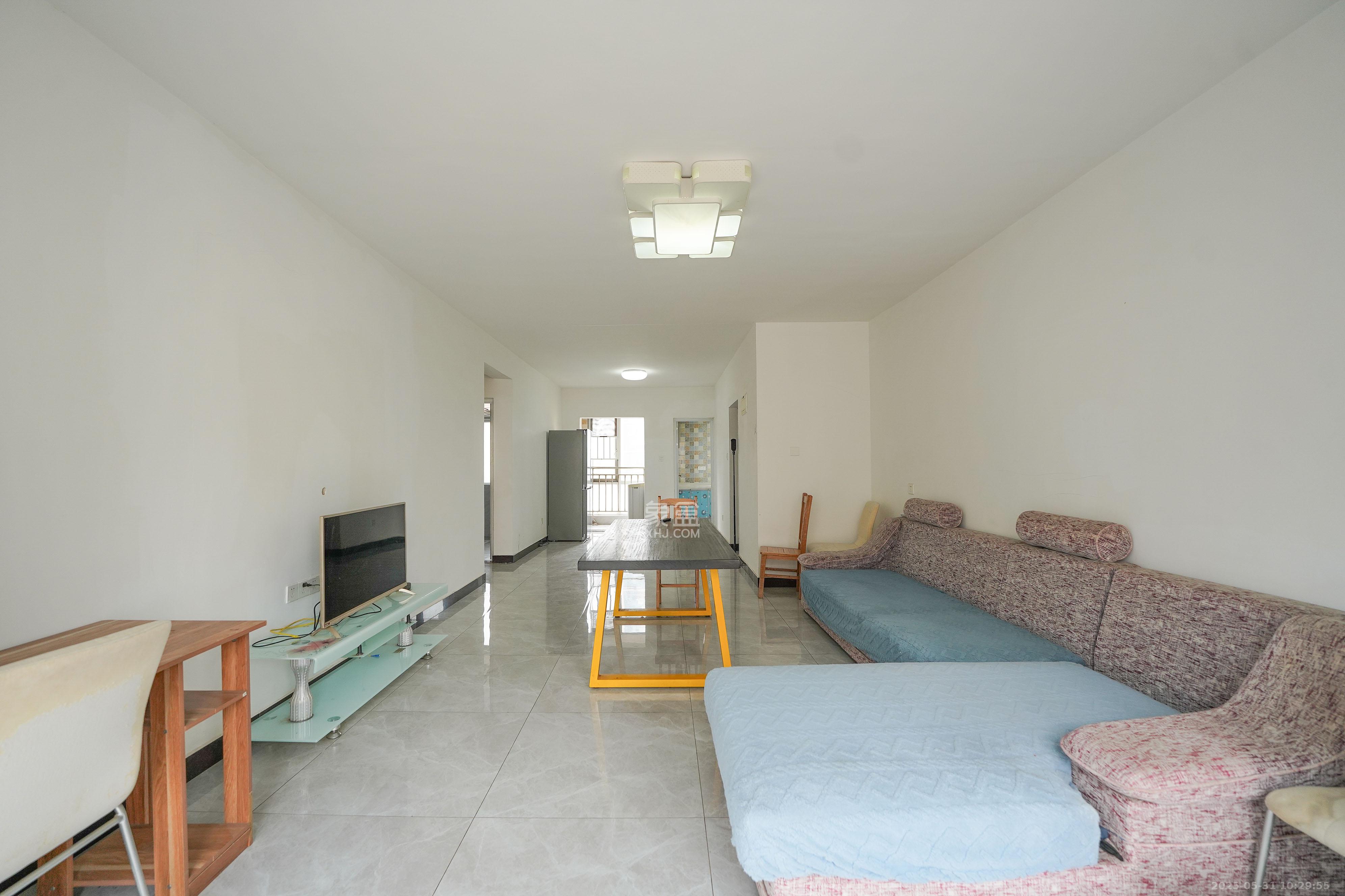 丽发新城 3室2厅2卫 83.8万 丽发新城 3室2厅2卫 83.8万客厅