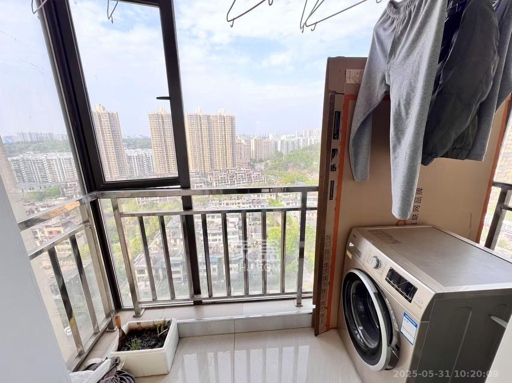 卓越蔚蓝城邦  3室2厅2卫   2500.00元/月室内图