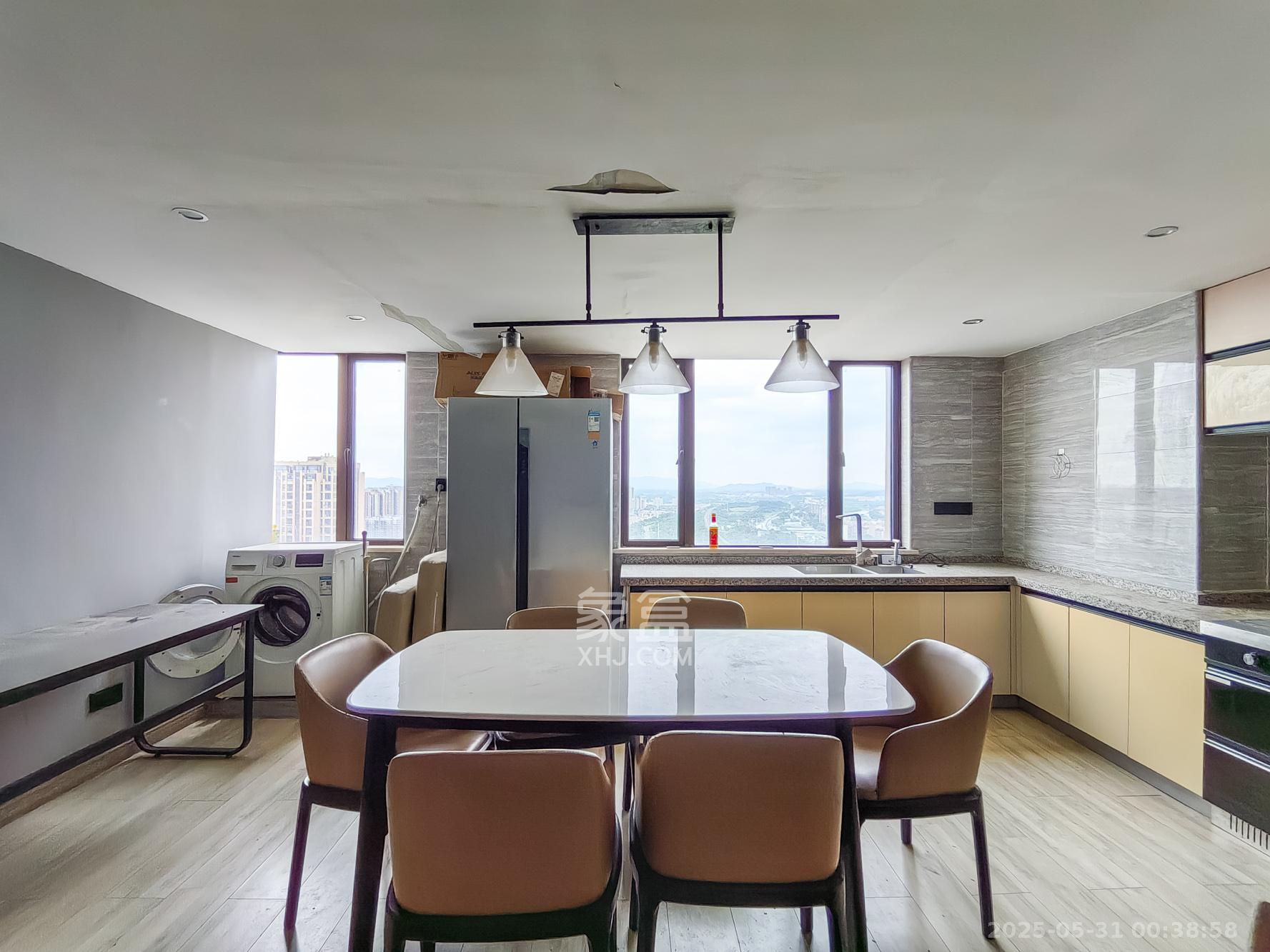 艾美潇湘 2室2厅2卫 43.0万 艾美潇湘 2室2厅2卫 43.0万客厅