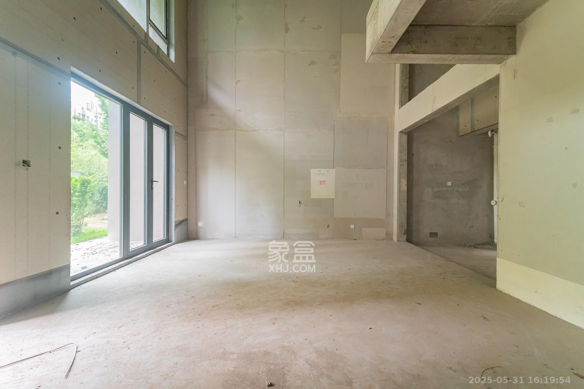 五矿万境松雅 5室2厅3卫 288.0万 五矿万境松雅 5室2厅3卫 288.0万客厅