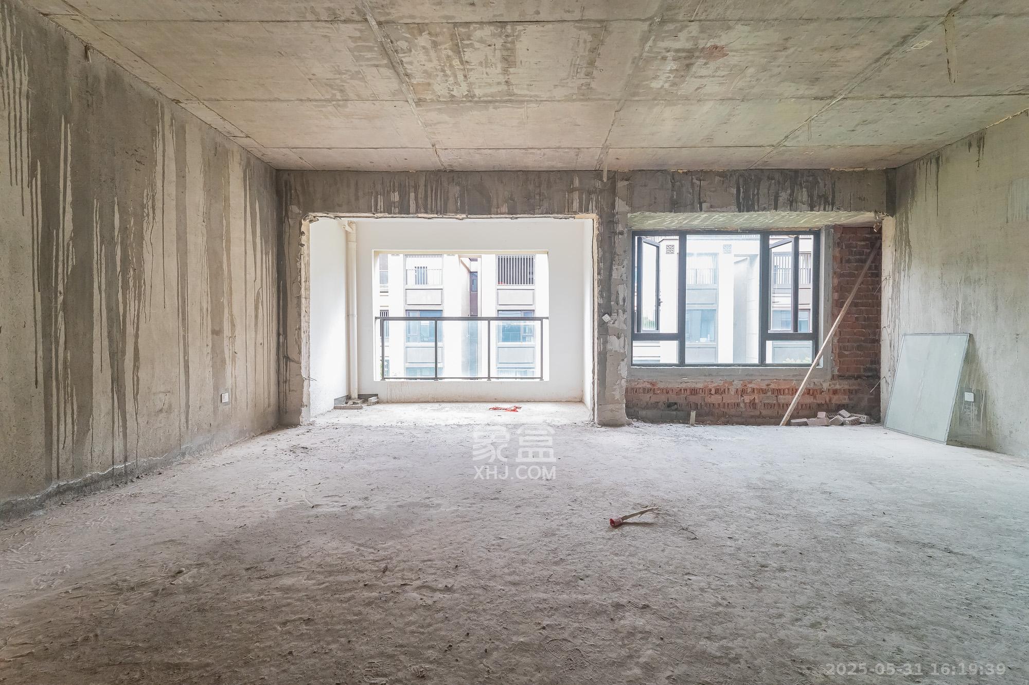 中交建发松雅院  5室2厅3卫    290.0万 中交建发松雅院  5室2厅3卫    290.0万客厅