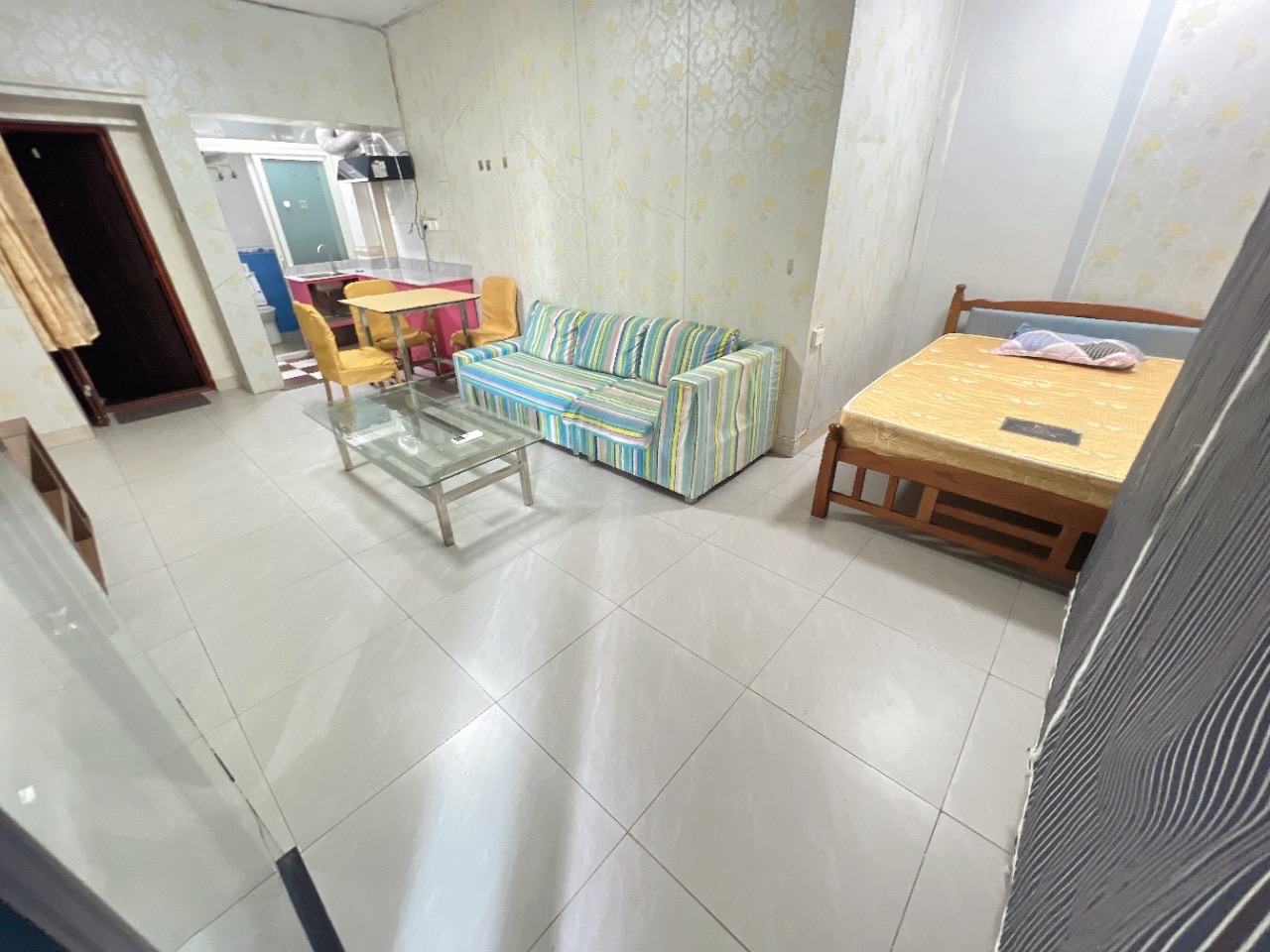 蓝海银座 1室0厅0卫 42.0万 蓝海银座 1室0厅0卫 42.0万客厅