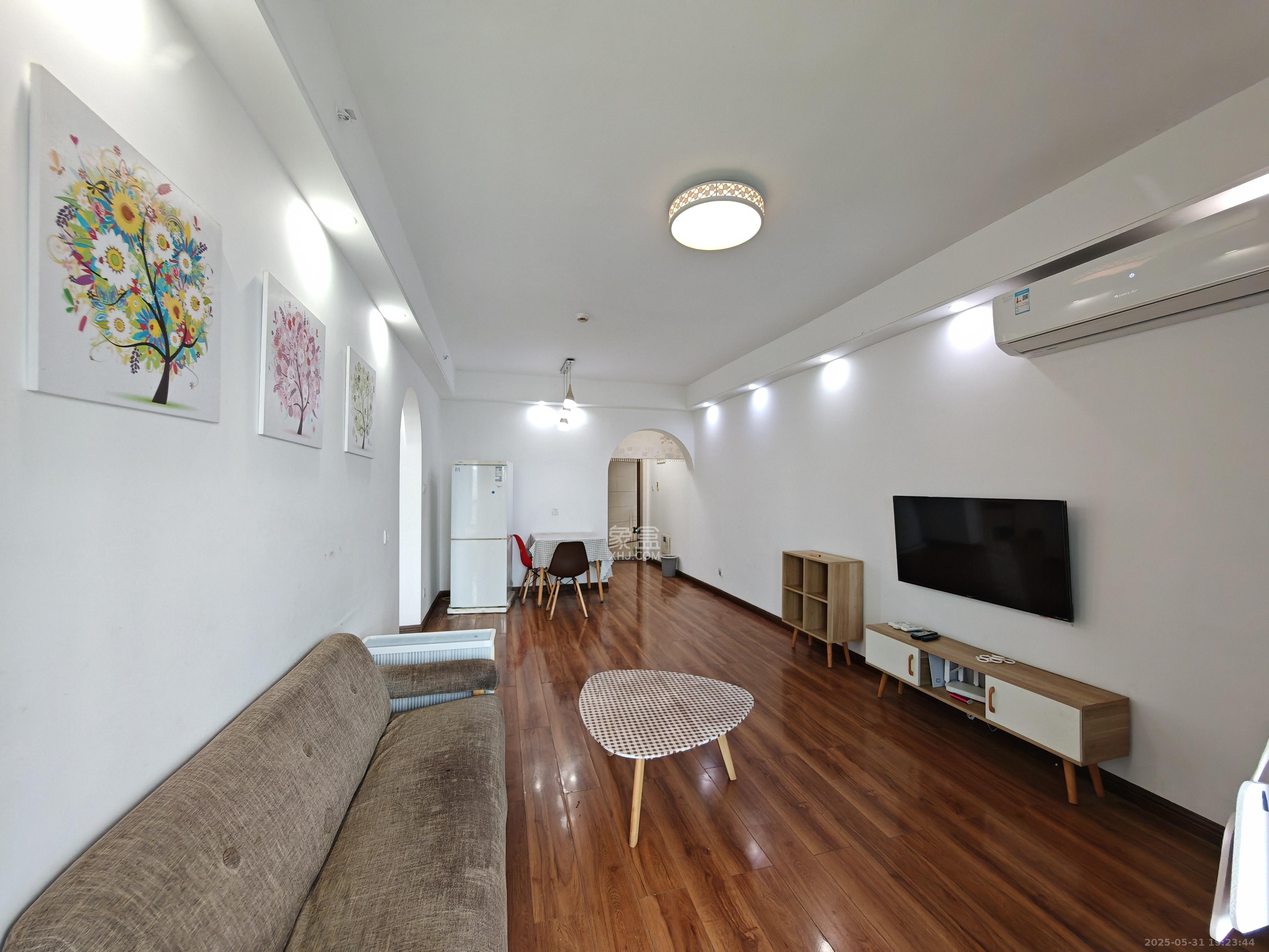 达美D6区  2室2厅1卫   2500.00元/月室内图