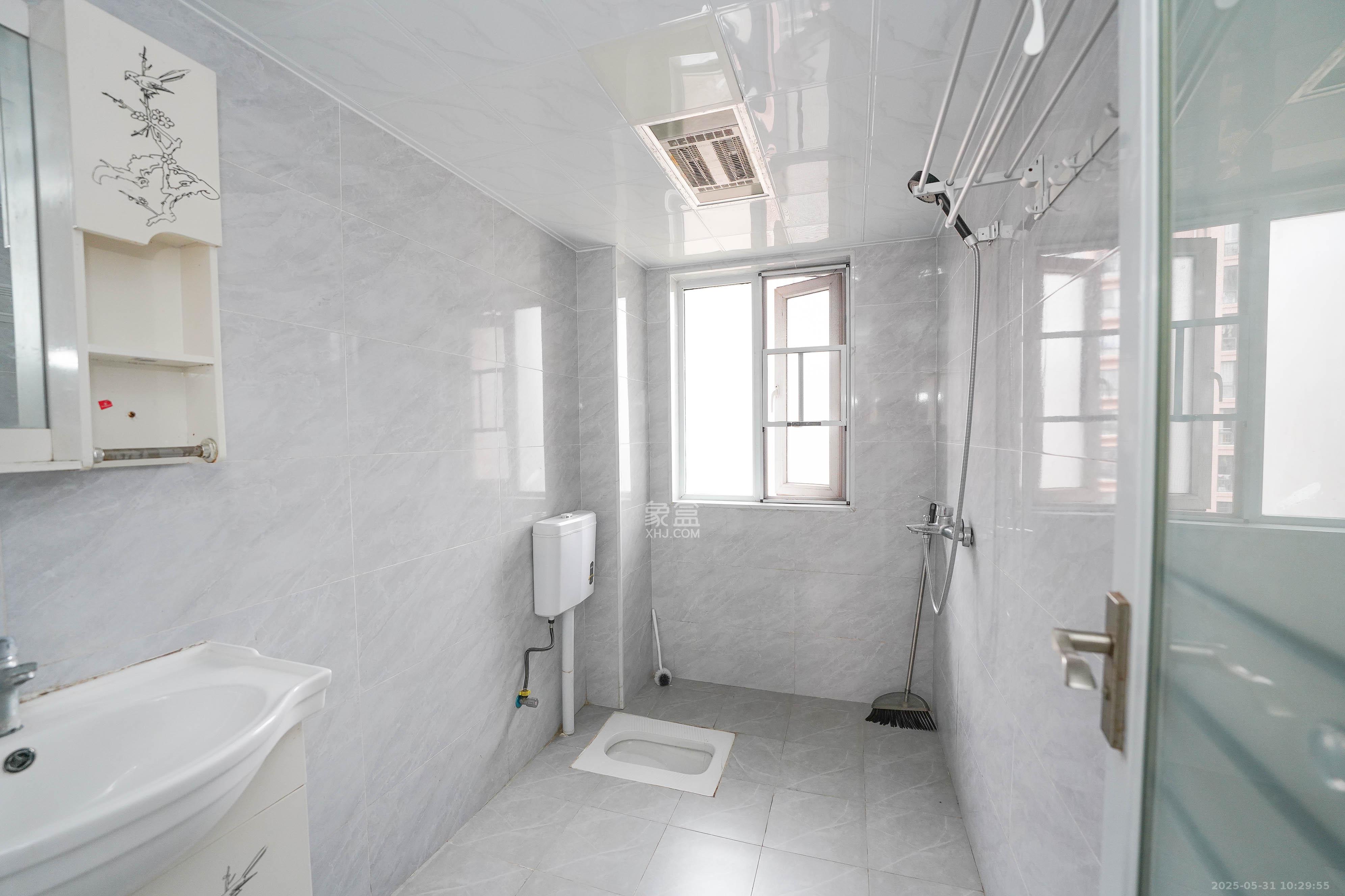 丽发新城 3室2厅2卫 83.8万 丽发新城 3室2厅2卫 83.8万卫生间