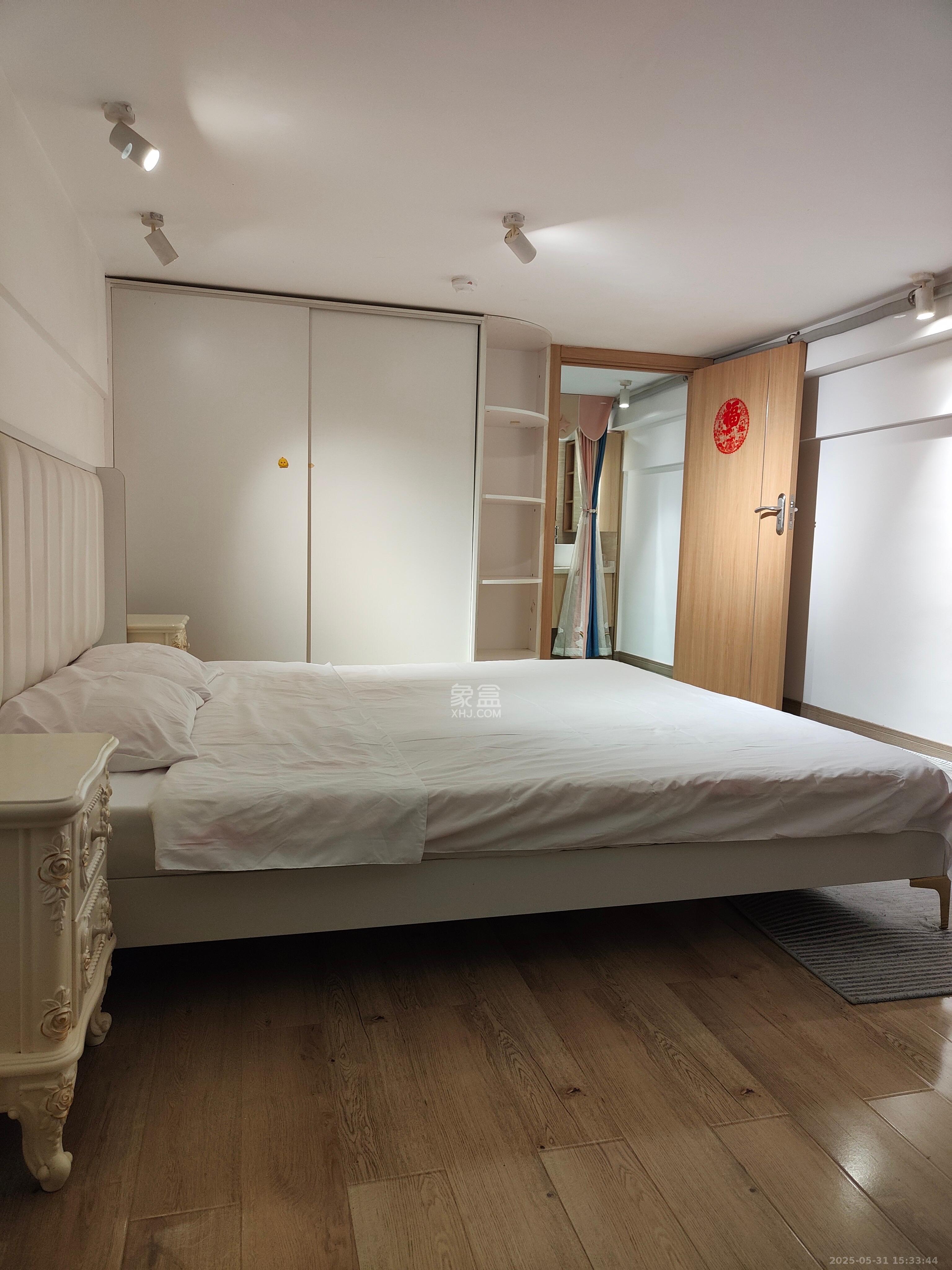 万润时光里  2室1厅1卫   2800.00元/月室内图