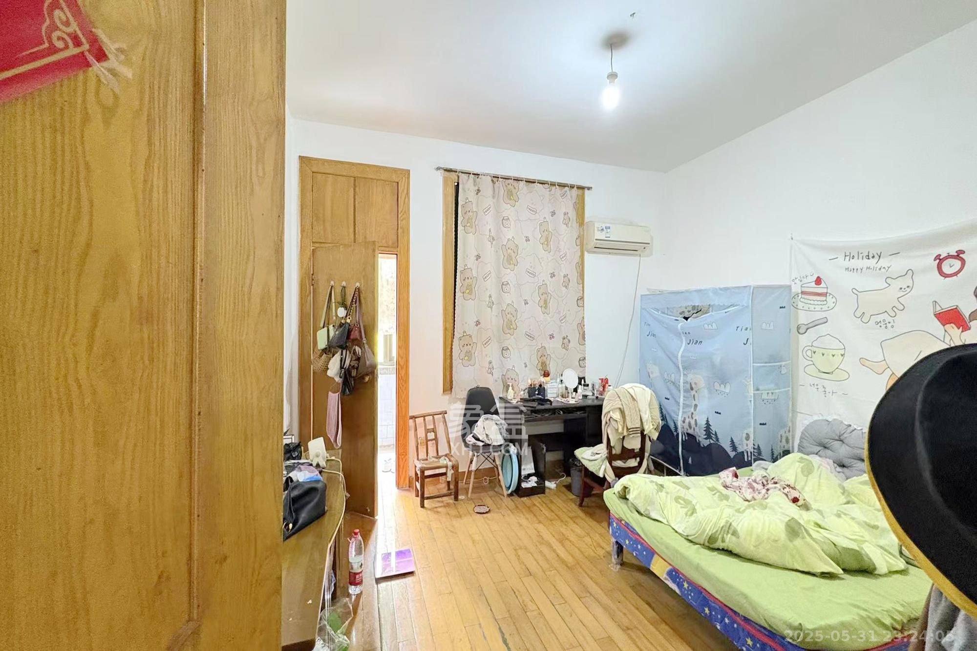 湖南省地铁局宿舍  3室2厅1卫    65.0万卧室