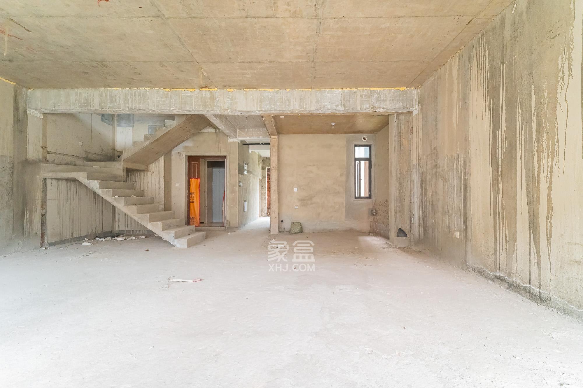中交建发松雅院  5室2厅3卫   292.00万