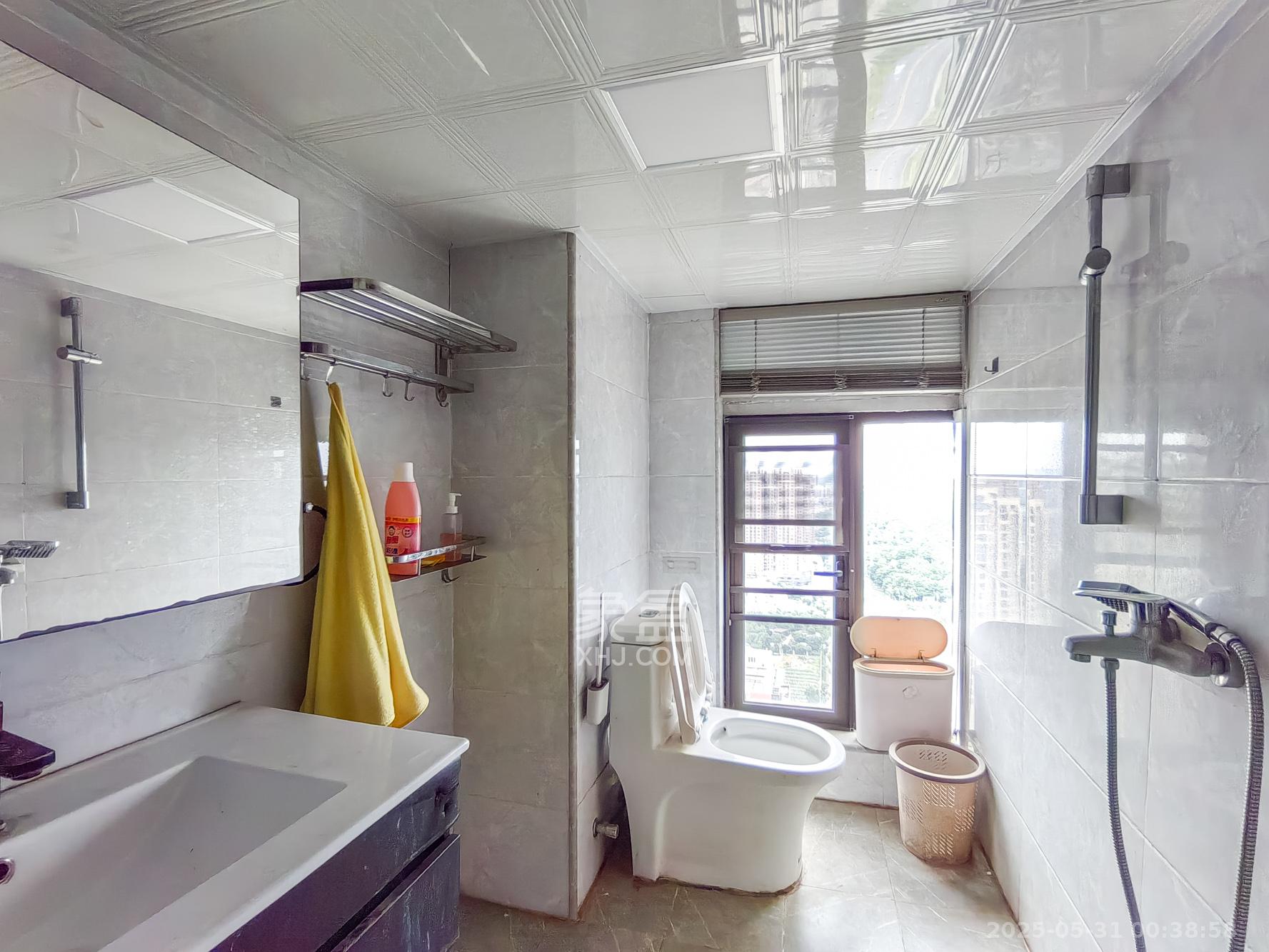 艾美潇湘 2室2厅2卫 43.0万 艾美潇湘 2室2厅2卫 43.0万卫生间