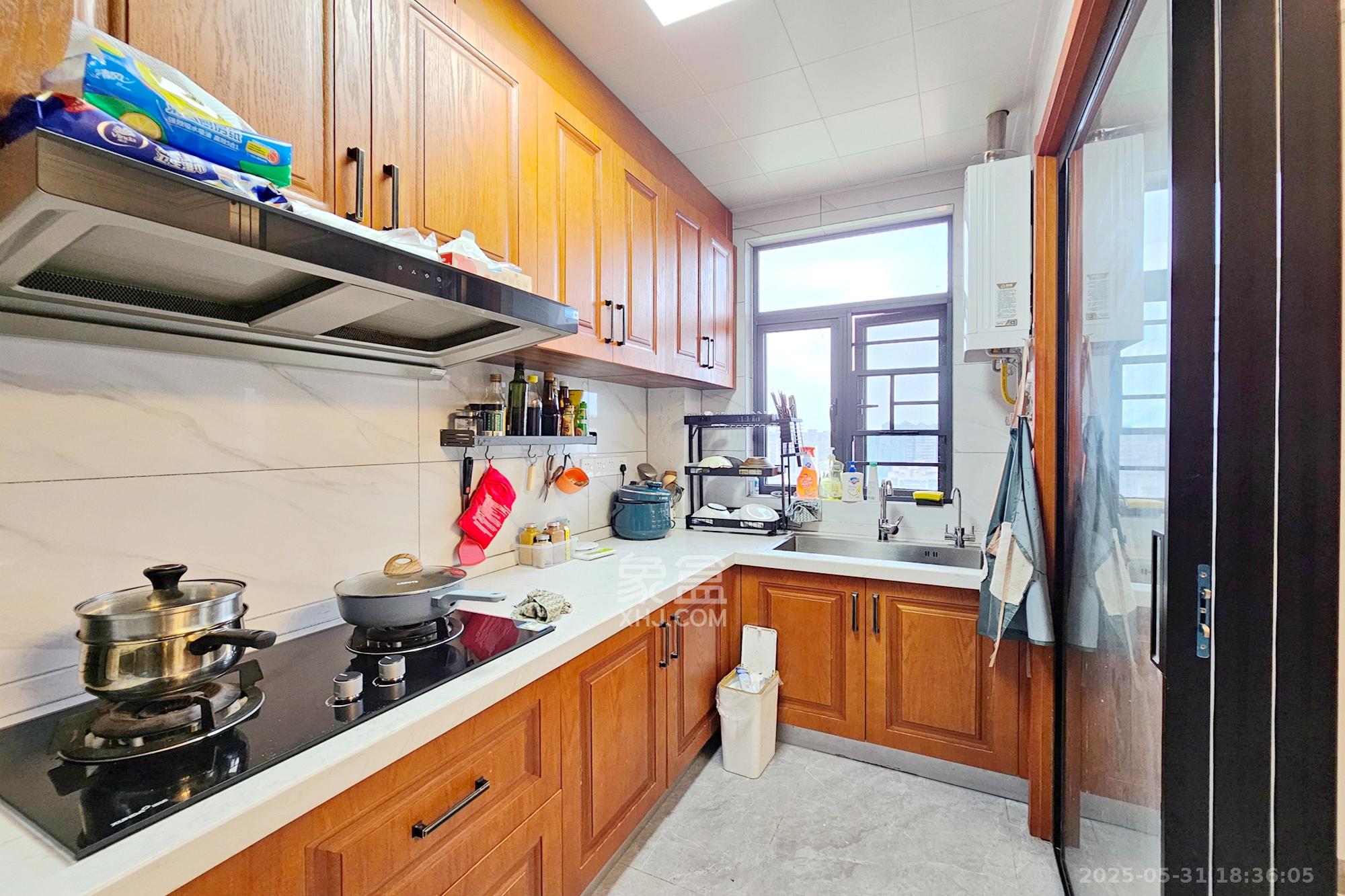 长房东旭国际 3室2厅2卫 168.0万 长房东旭国际 3室2厅2卫 168.0万厨房