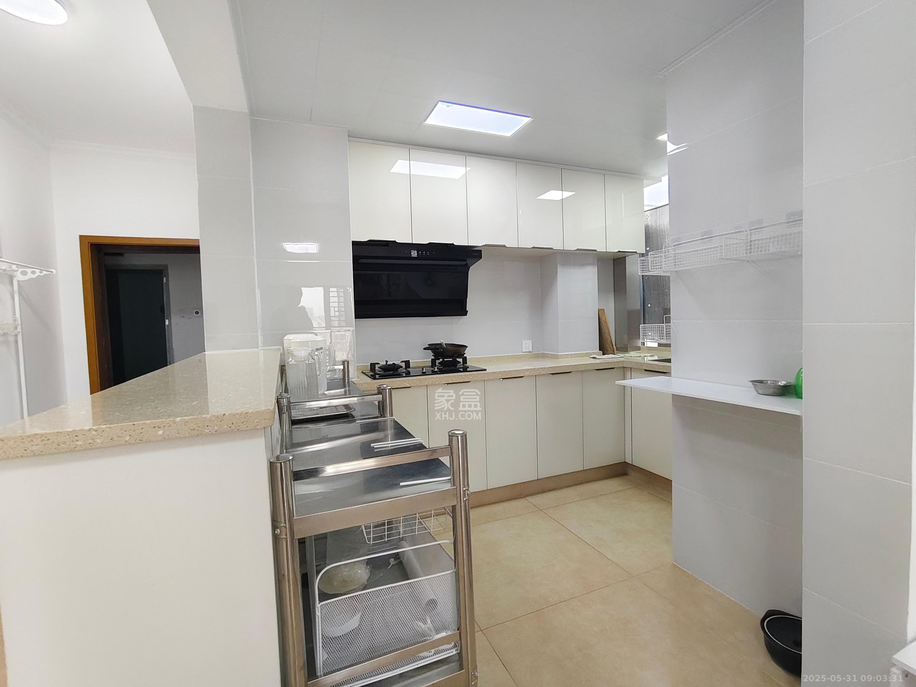 蔷薇国际 3室2厅2卫 2400.0元/月 蔷薇国际 3室2厅2卫 2400.0元/月室内图