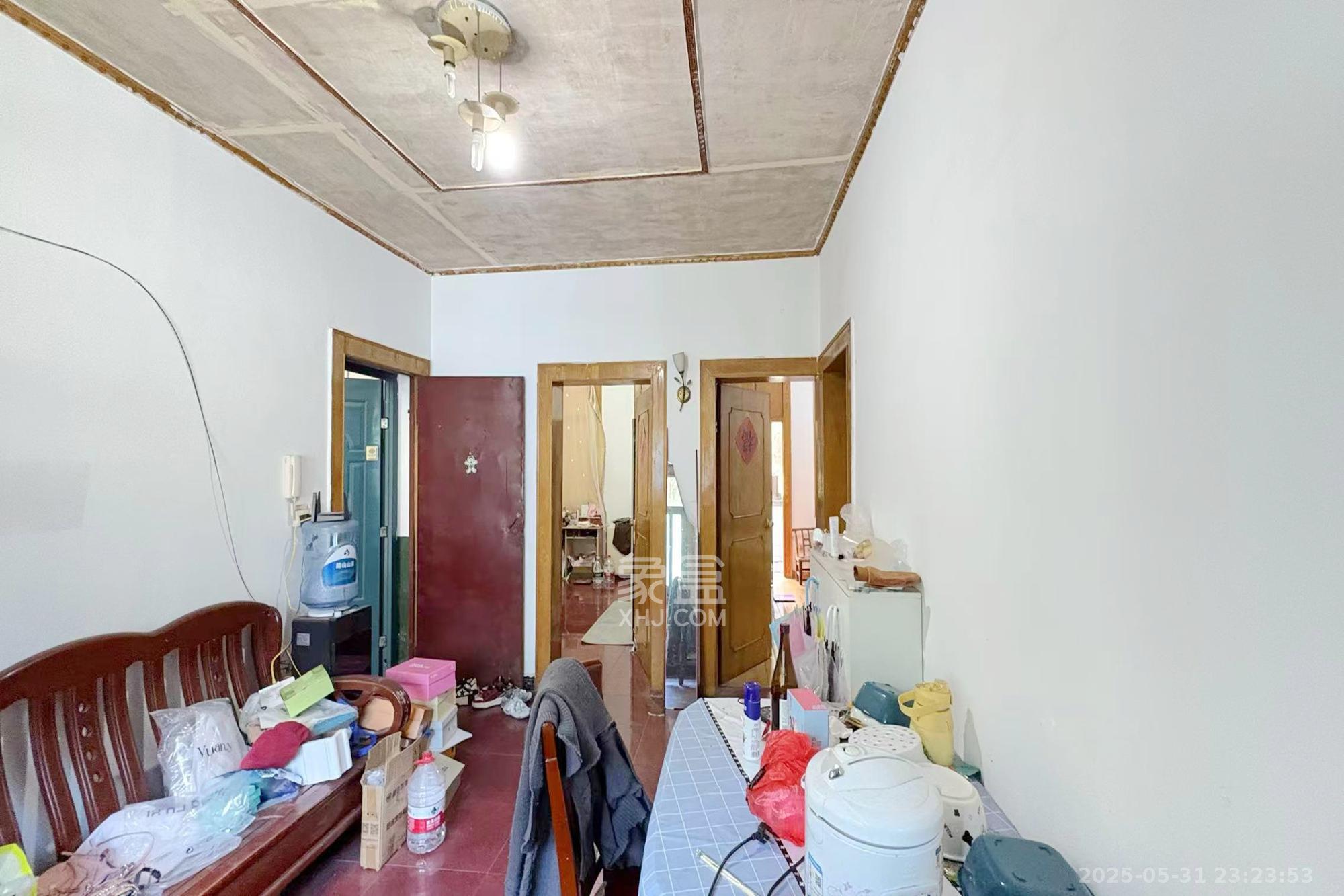 湖南省地铁局宿舍  3室2厅1卫    65.0万客厅