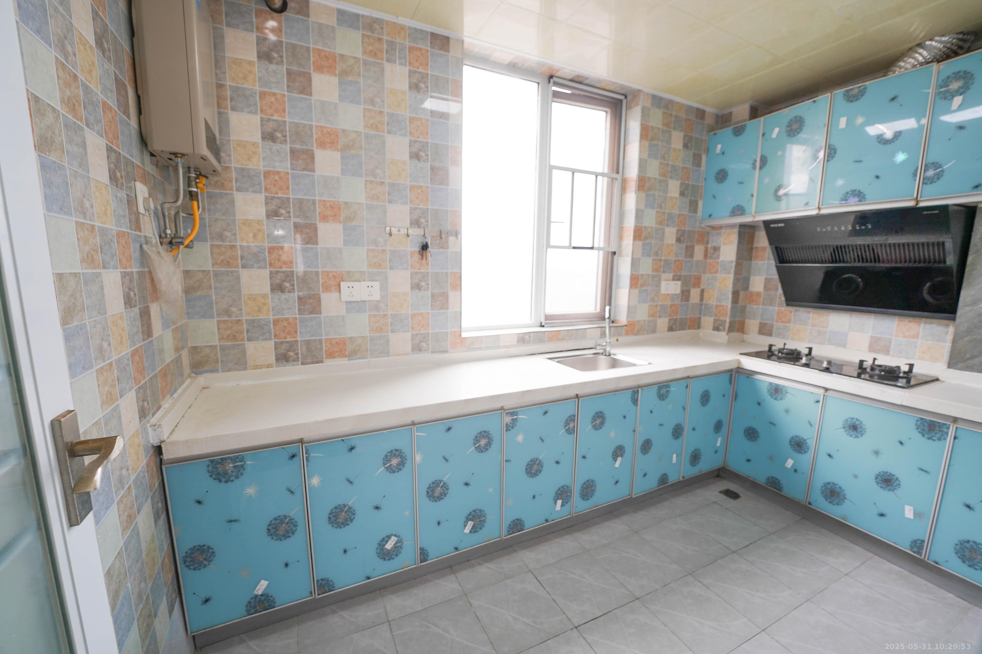 丽发新城 3室2厅2卫 83.8万 丽发新城 3室2厅2卫 83.8万厨房