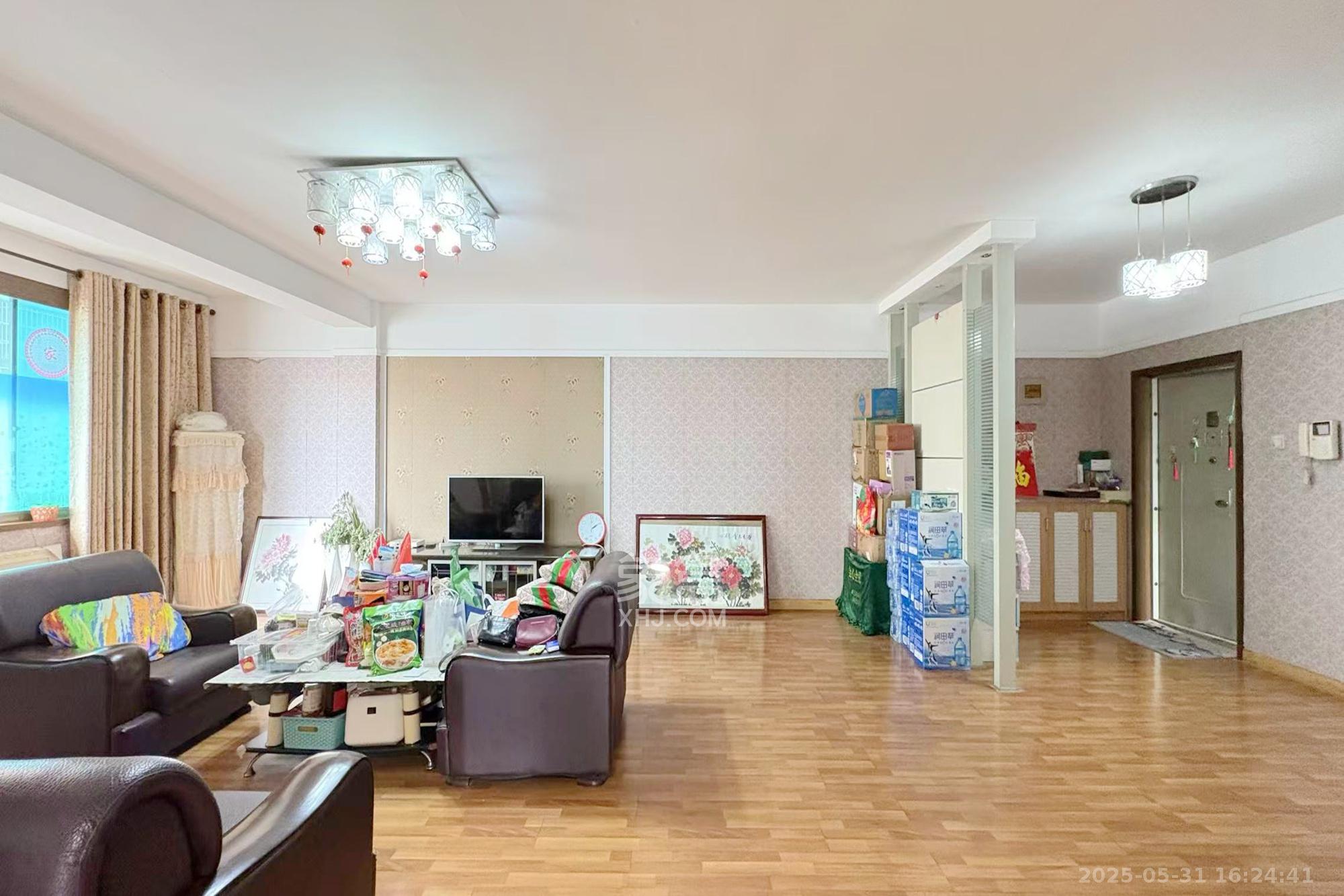 凤凰大厦  3室2厅2卫   99.80万客厅