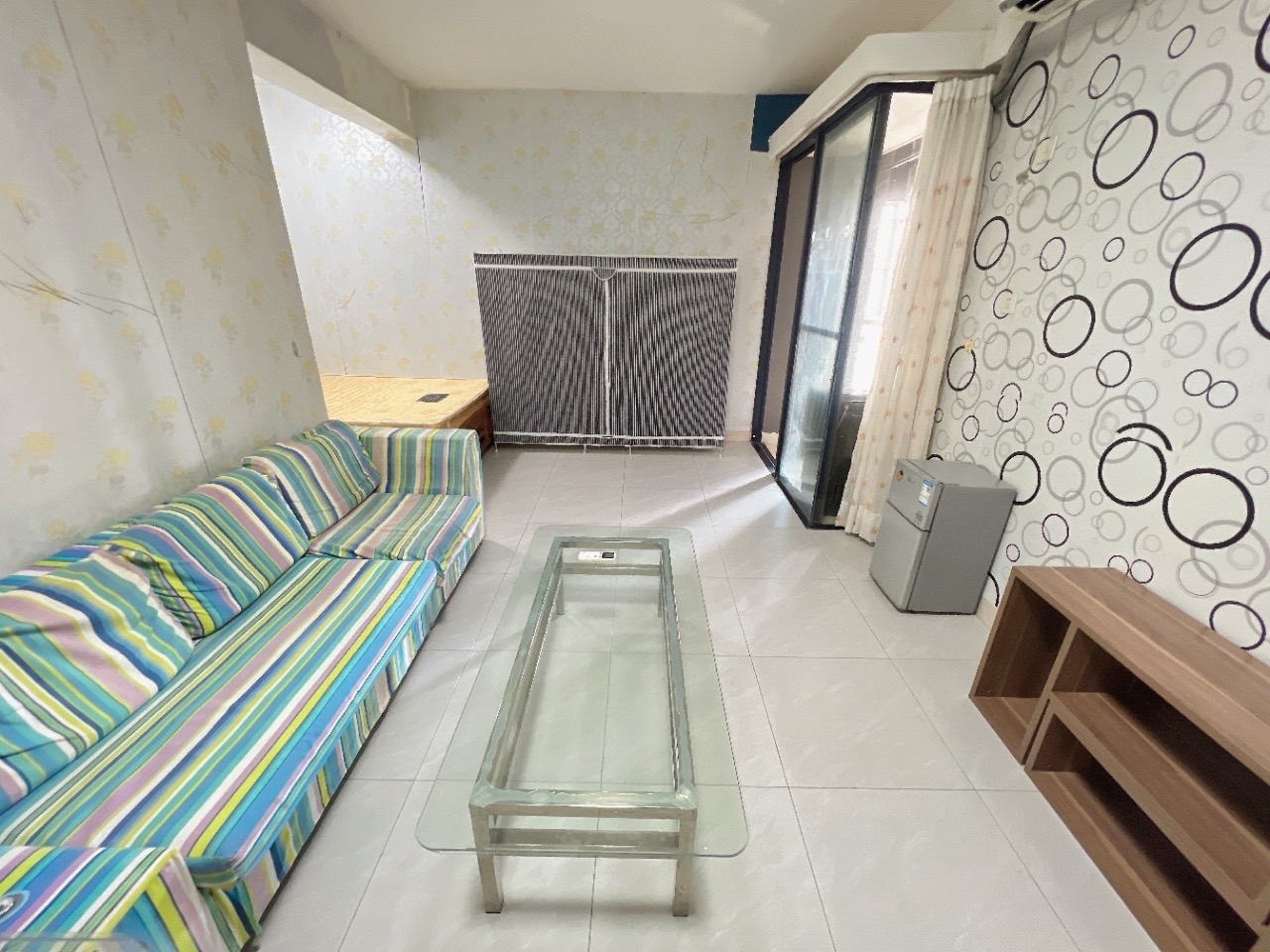 蓝海银座 1室0厅0卫 42.0万 蓝海银座 1室0厅0卫 42.0万客厅