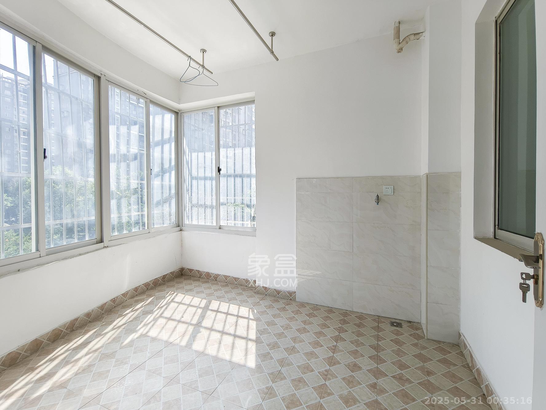 红树湾 3室2厅1卫 91.0万 红树湾 3室2厅1卫 91.0万阳台