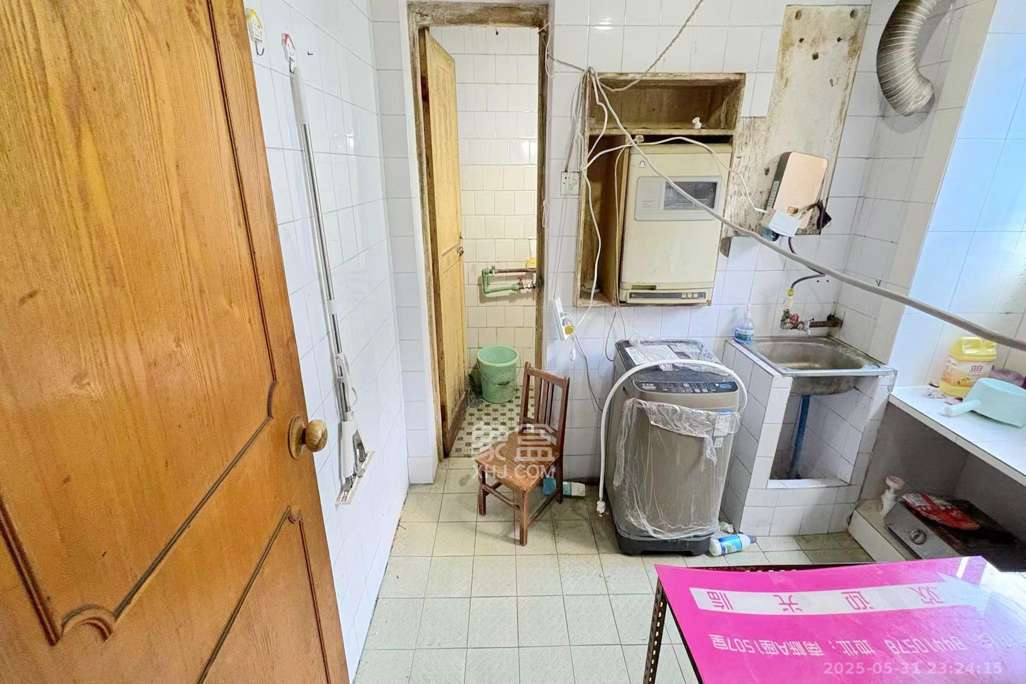 湖南省地铁局宿舍  3室2厅1卫    65.0万厨房