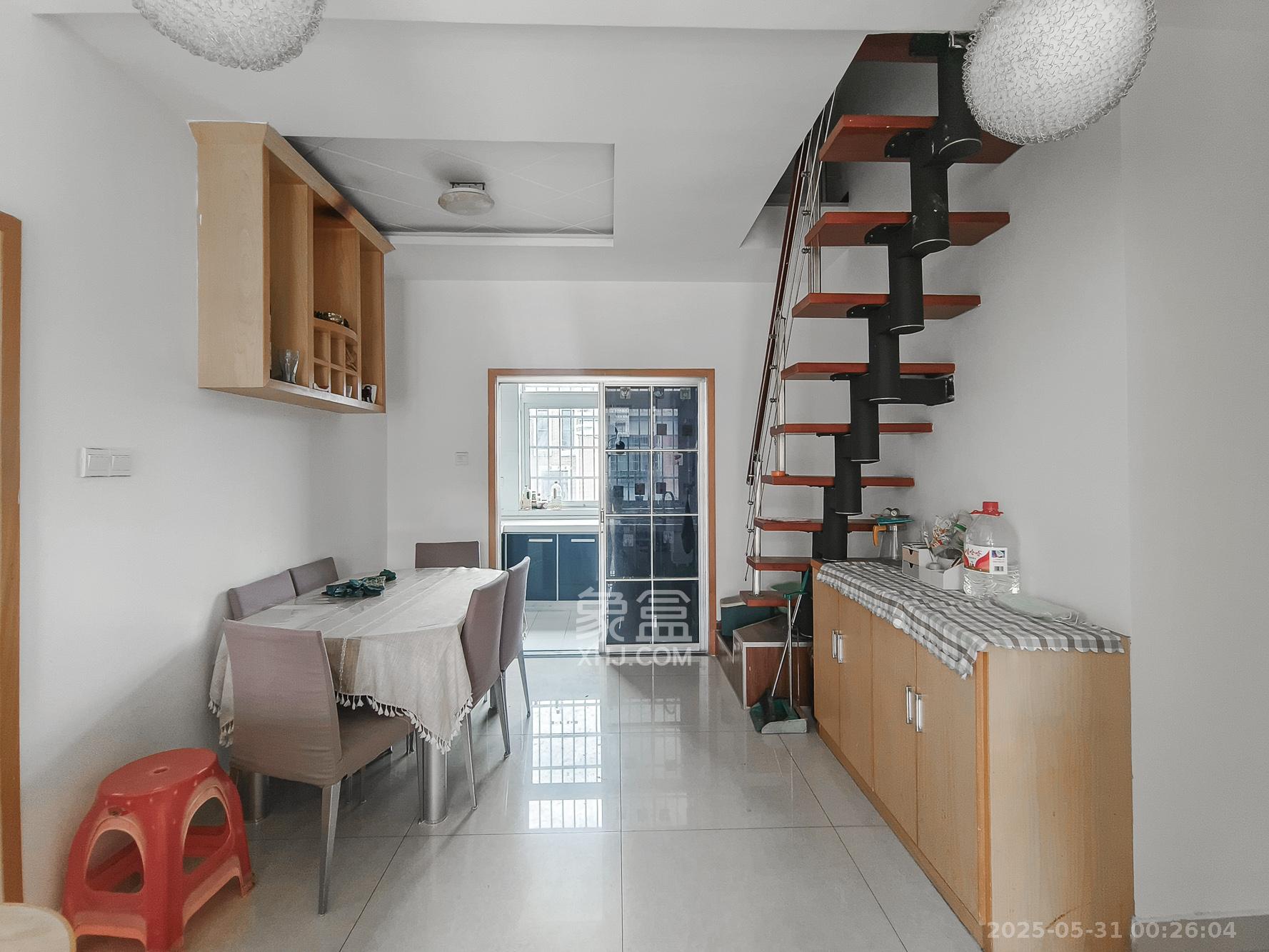 山水湾  3室2厅1卫    65.0万 山水湾  3室2厅1卫    65.0万客厅