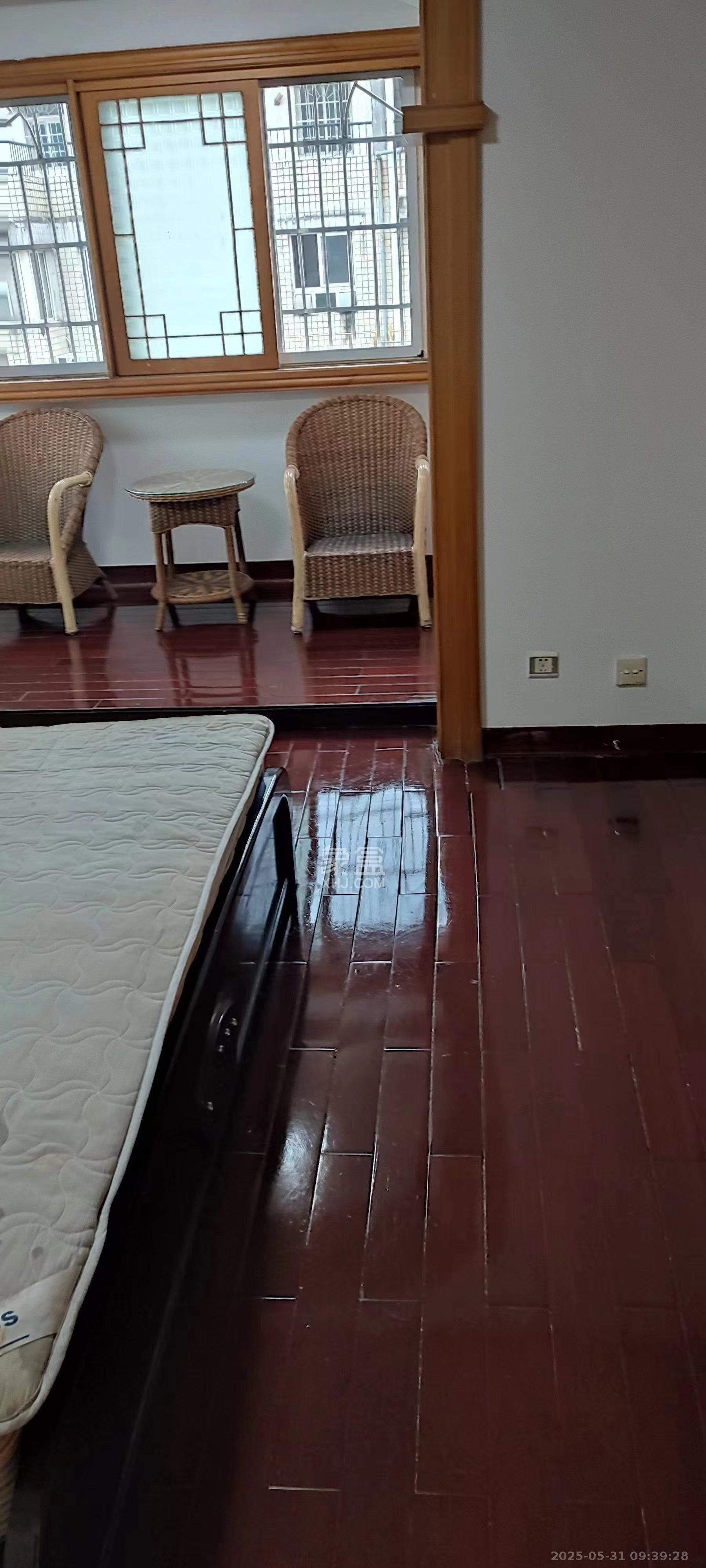 湘湖路蔬菜集团宿舍 3室3厅2卫 2200.0元/月 湘湖路蔬菜集团宿舍 3室3厅2卫 2200.0元/月室内图