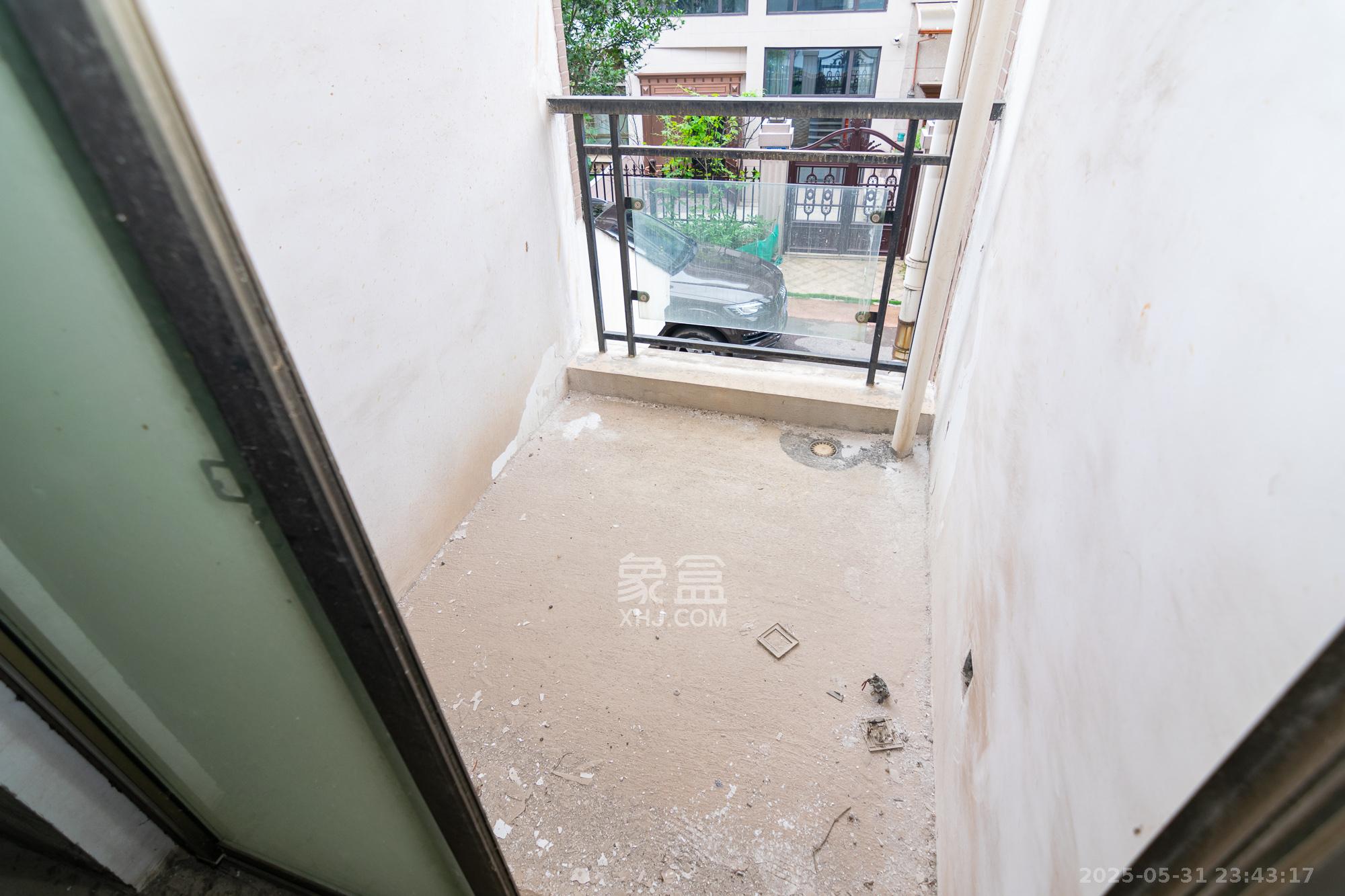 湖南报业文化城(米地亚家园) 5室2厅4卫 248.0万 湖南报业文化城(米地亚家园) 5室2厅4卫 248.0万阳台