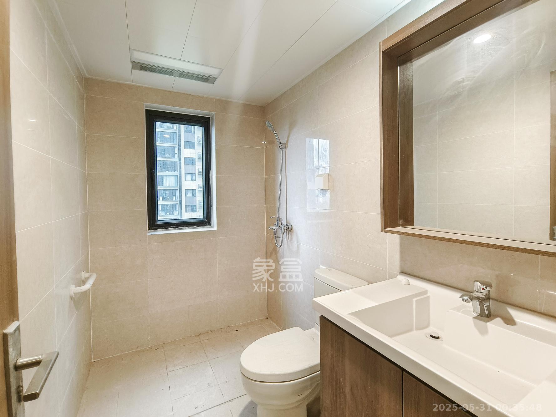 保利香槟国际  4室2厅2卫    106.0万 保利香槟国际  4室2厅2卫    106.0万卫生间