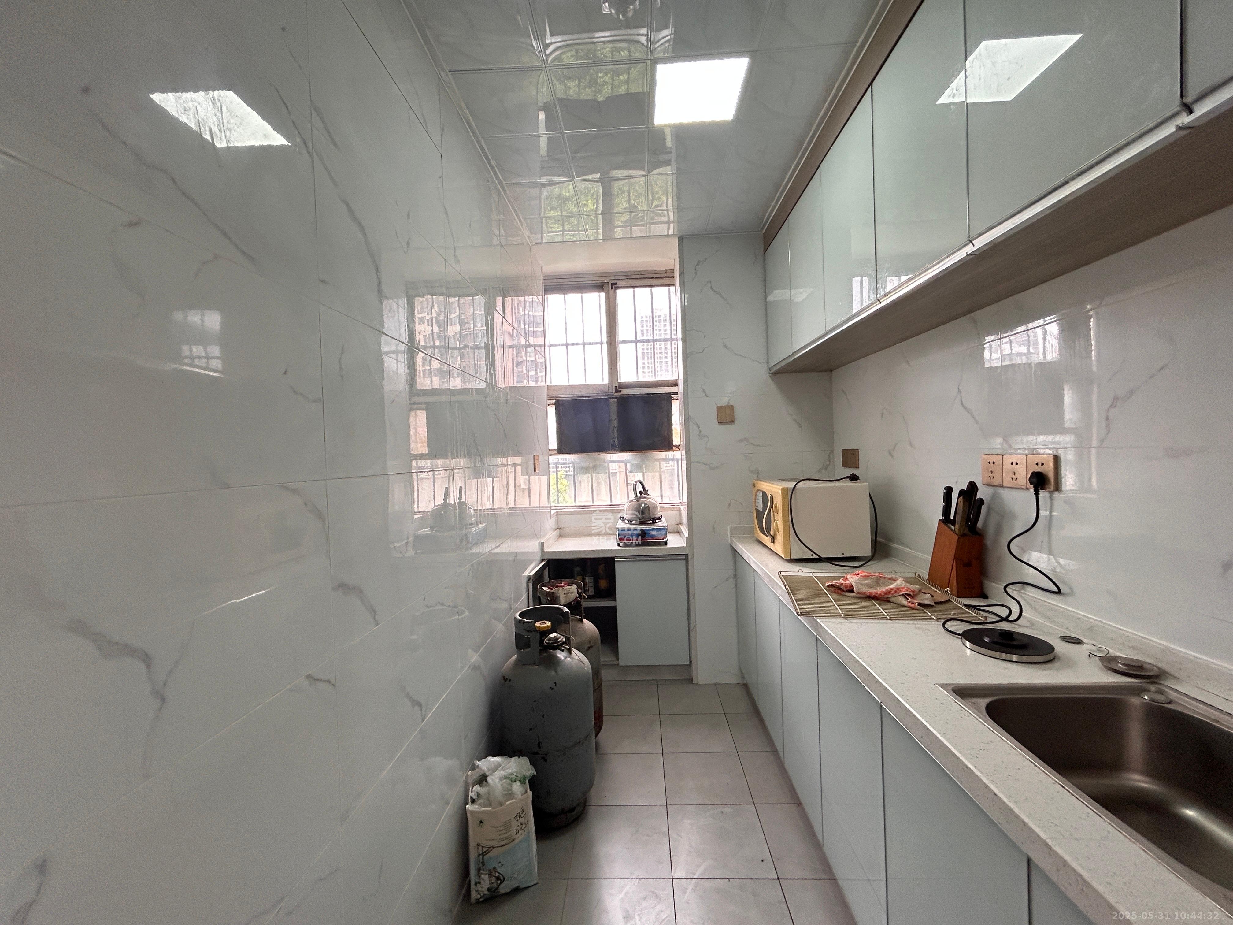 湘计花园 3室2厅1卫 2350.0元/月 湘计花园 3室2厅1卫 2350.0元/月室内图