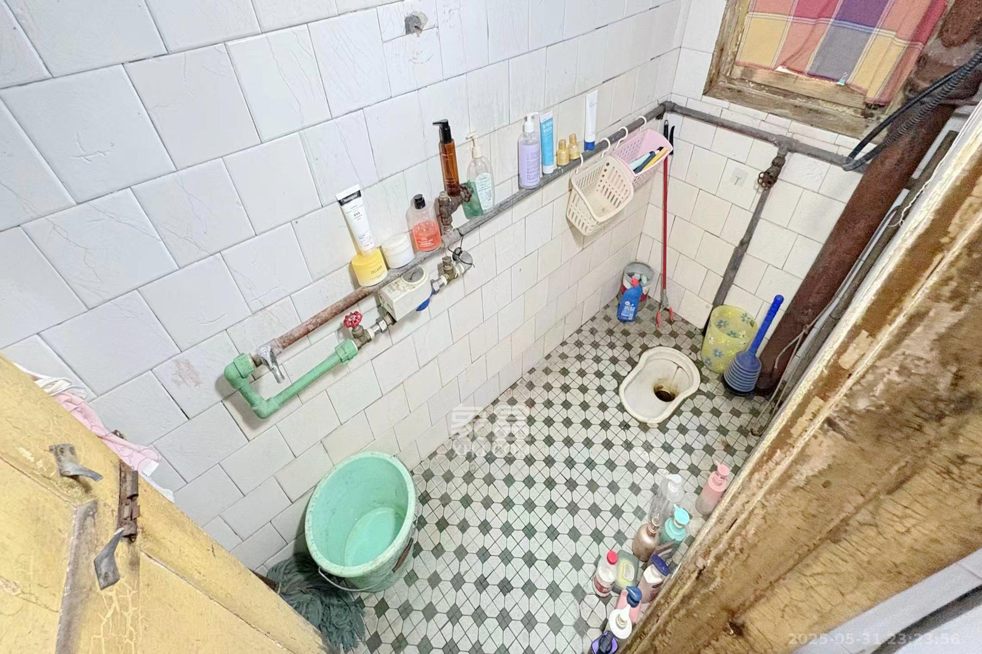 湖南省地铁局宿舍 3室2厅1卫 65.0万 湖南省地铁局宿舍 3室2厅1卫 65.0万卫生间