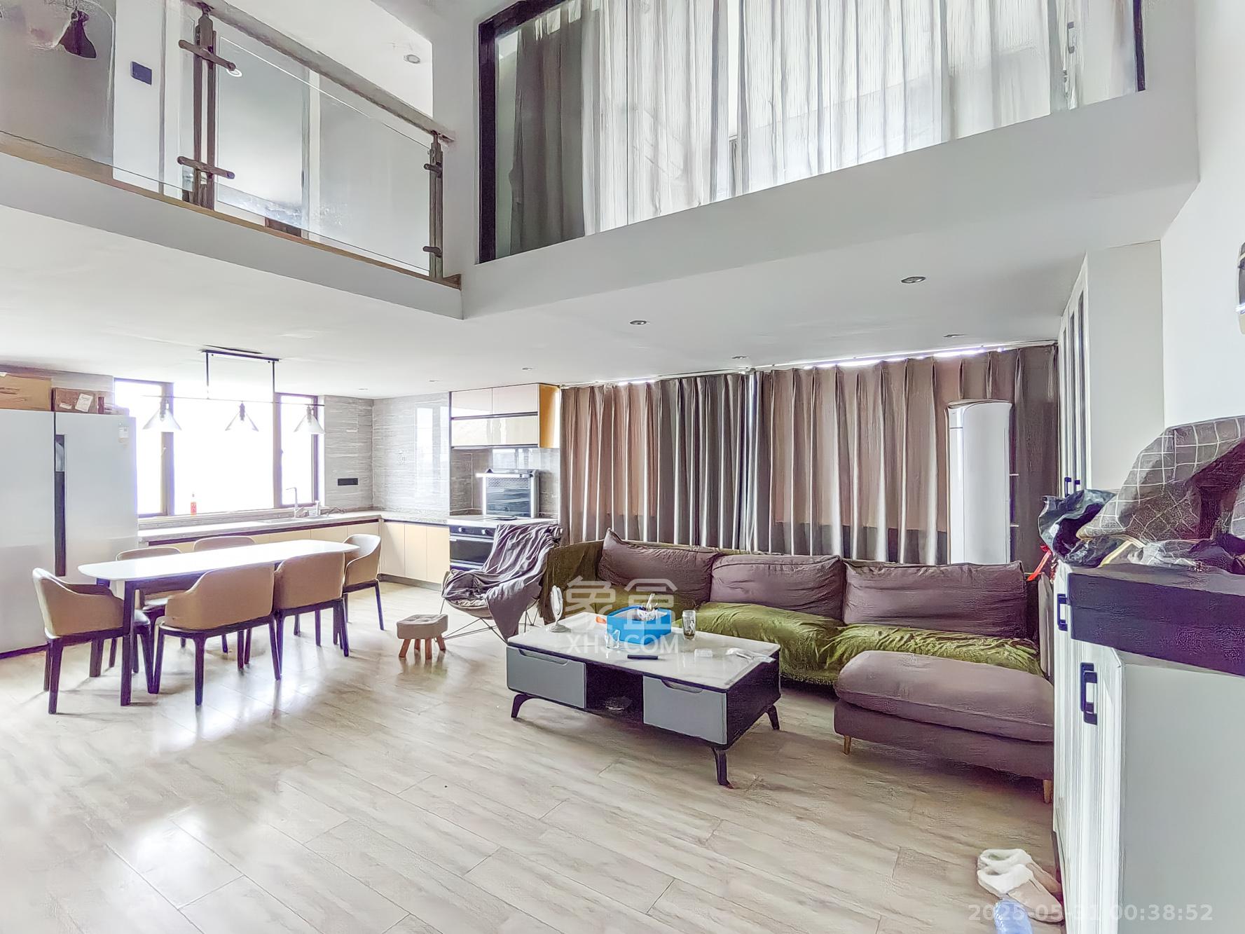 艾美潇湘 2室2厅2卫 43.0万 艾美潇湘 2室2厅2卫 43.0万客厅