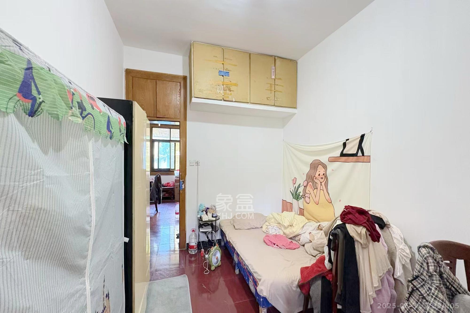 湖南省地铁局宿舍  3室2厅1卫    65.0万卧室