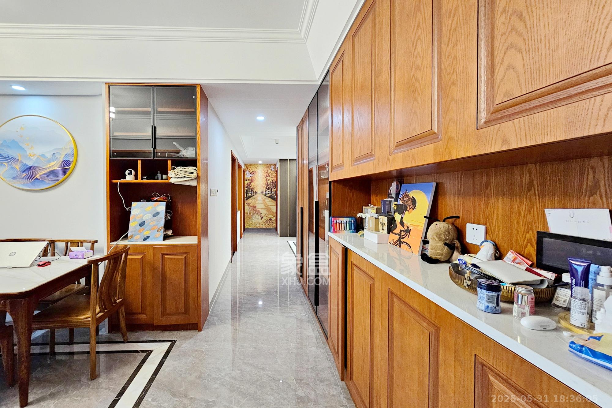 长房东旭国际 3室2厅2卫 168.0万 长房东旭国际 3室2厅2卫 168.0万客厅