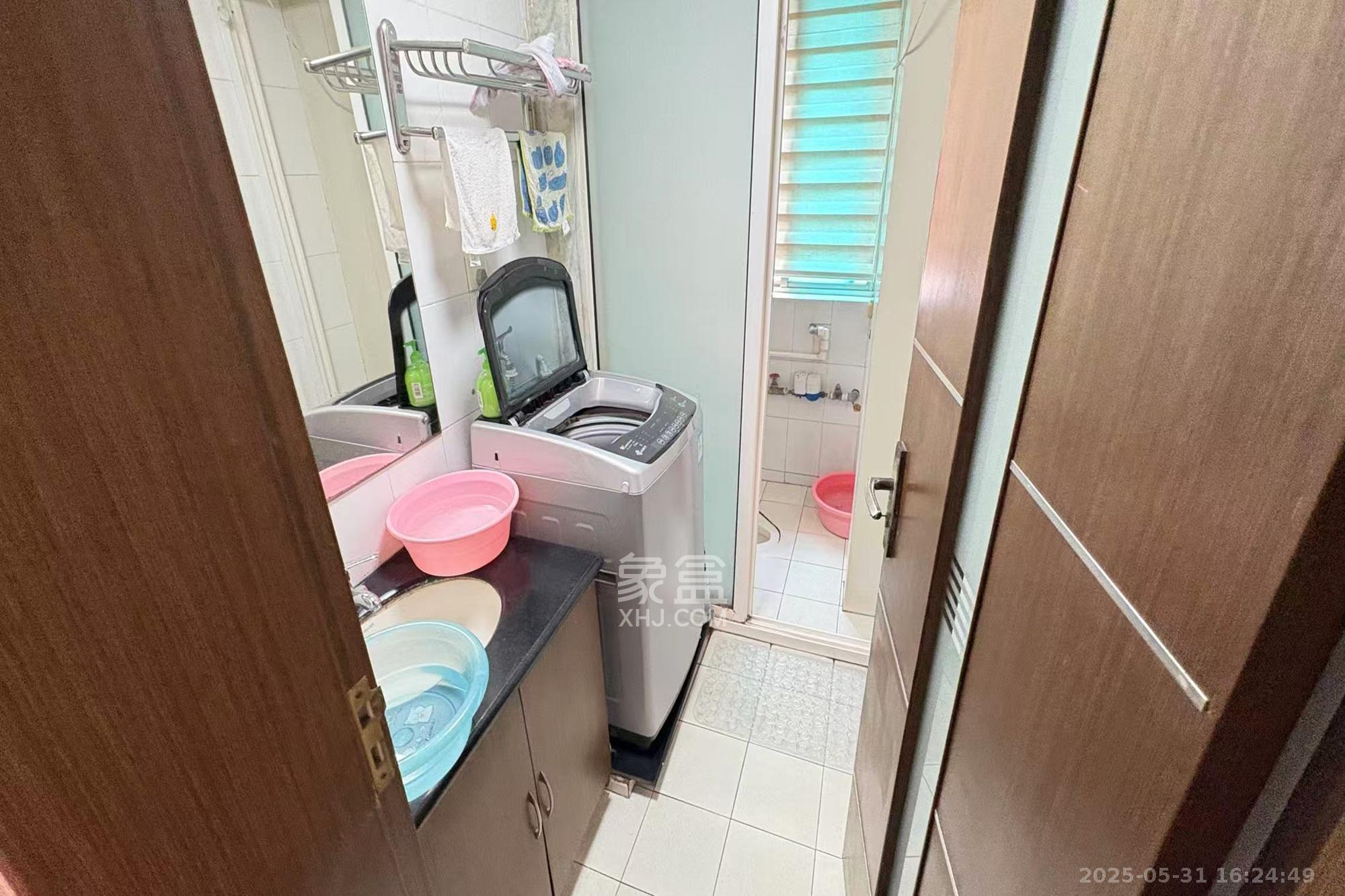 凤凰大厦  3室2厅2卫   99.80万卫生间