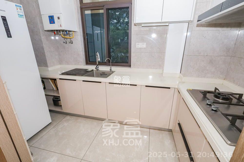 龙湖铂金中心（龙湖春江郦城）  5室2厅2卫    6500.0元/月室内图