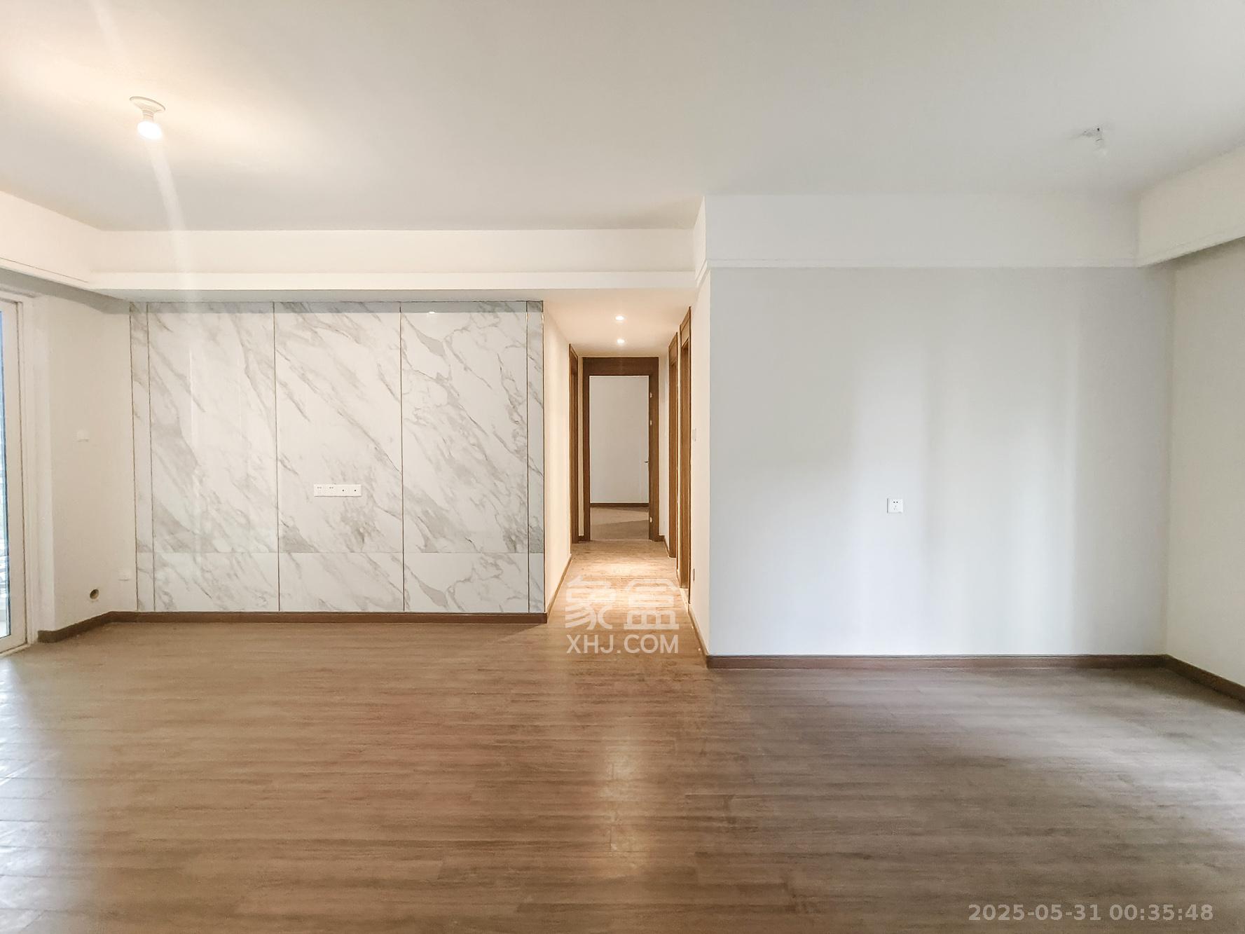 保利香槟国际  4室2厅2卫    106.0万 保利香槟国际  4室2厅2卫    106.0万客厅