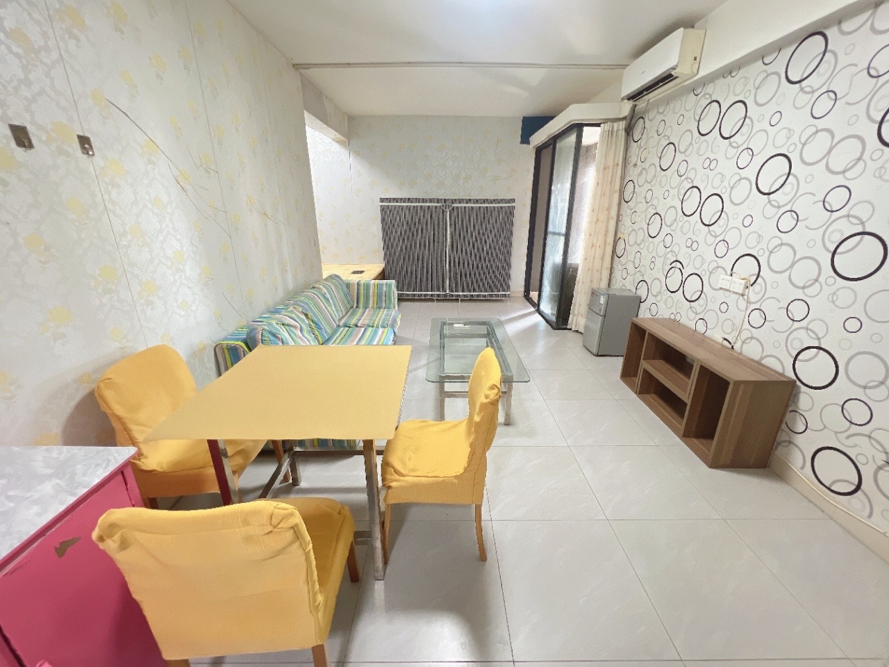 蓝海银座 1室0厅0卫 42.0万 蓝海银座 1室0厅0卫 42.0万客厅