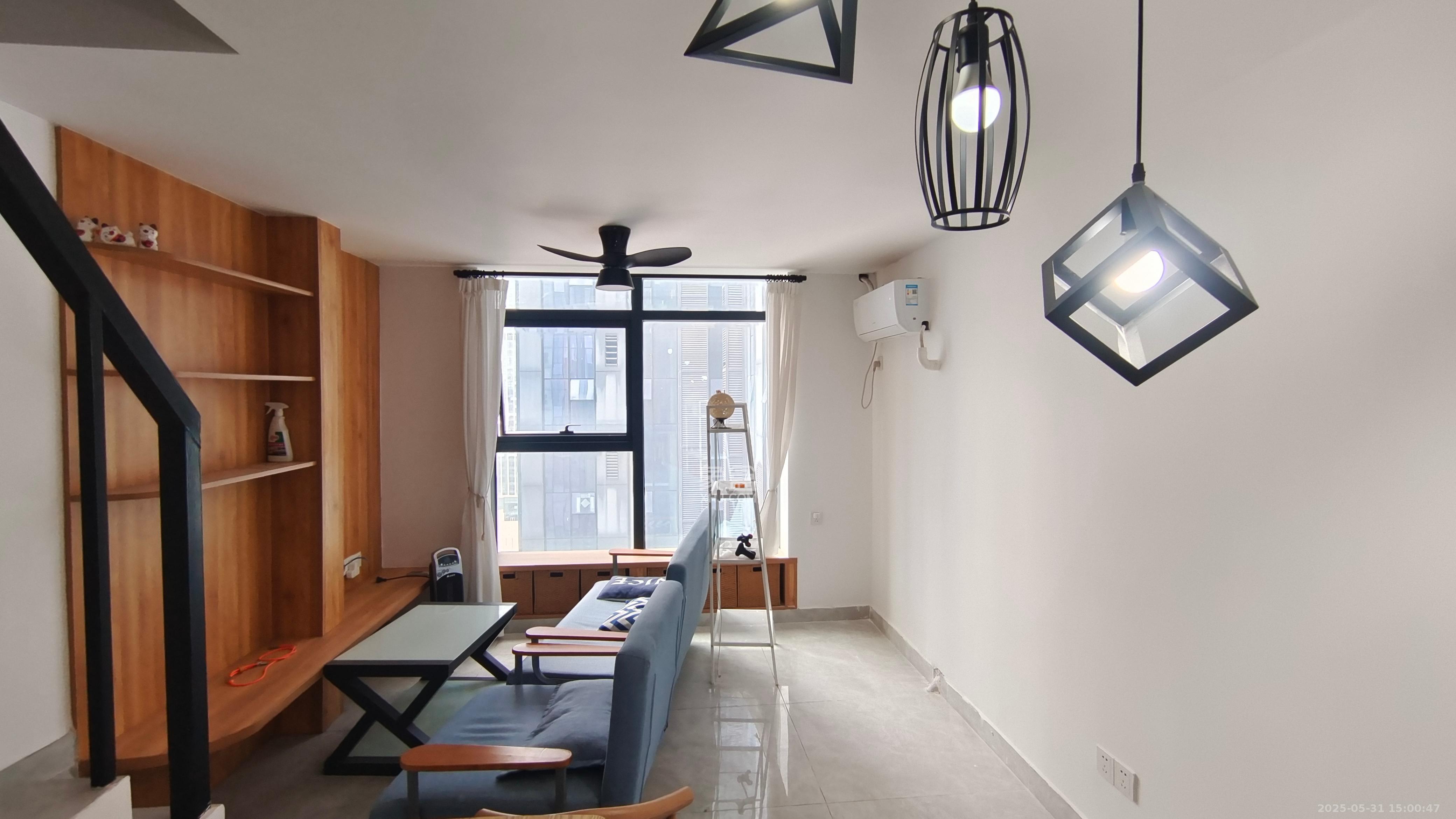 东盈商业广场(华泉城市广场)  2室1厅1卫    2500.0元/月 东盈商业广场(华泉城市广场)  2室1厅1卫    2500.0元/月