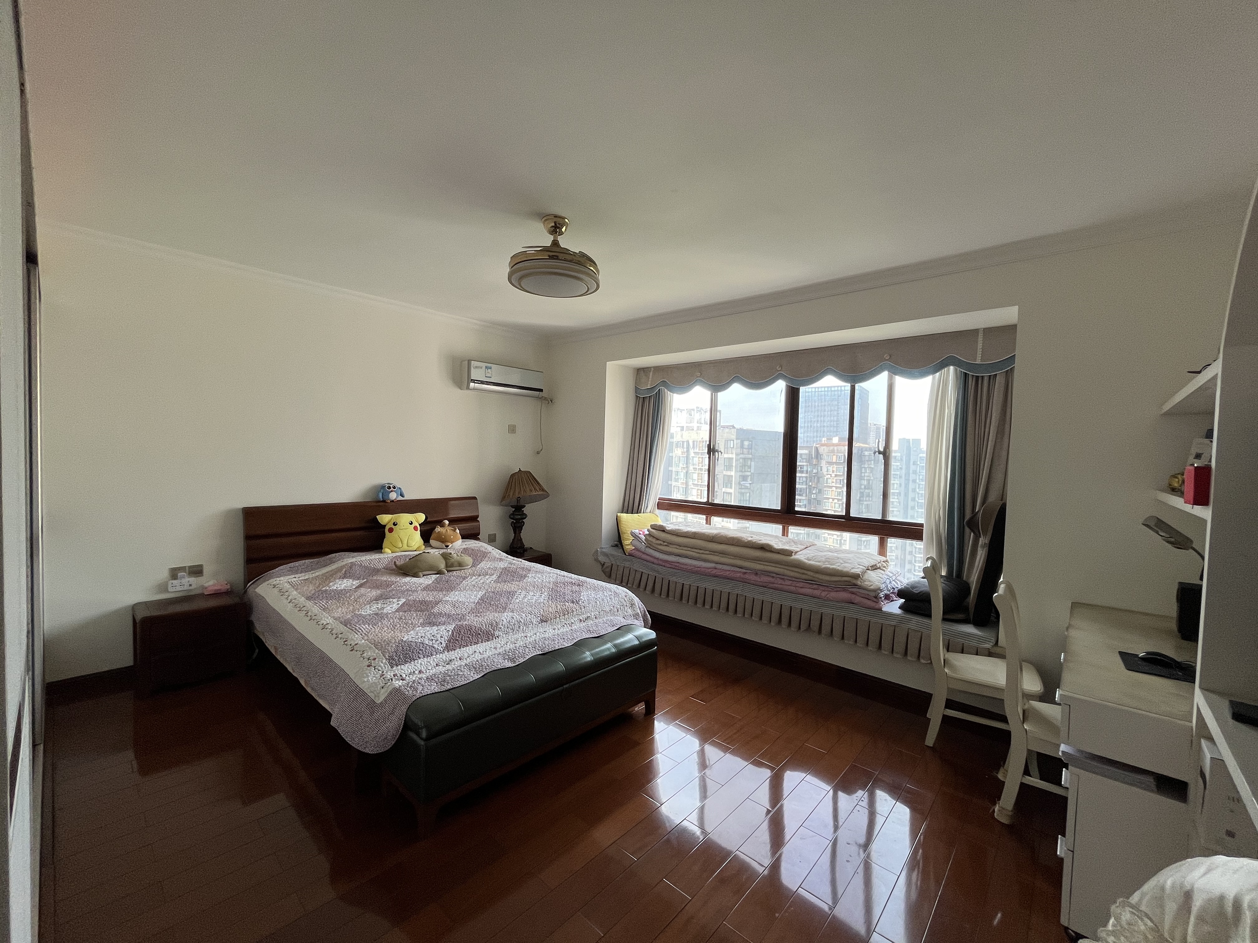 城市风景  6室2厅3卫   115.00万室内图