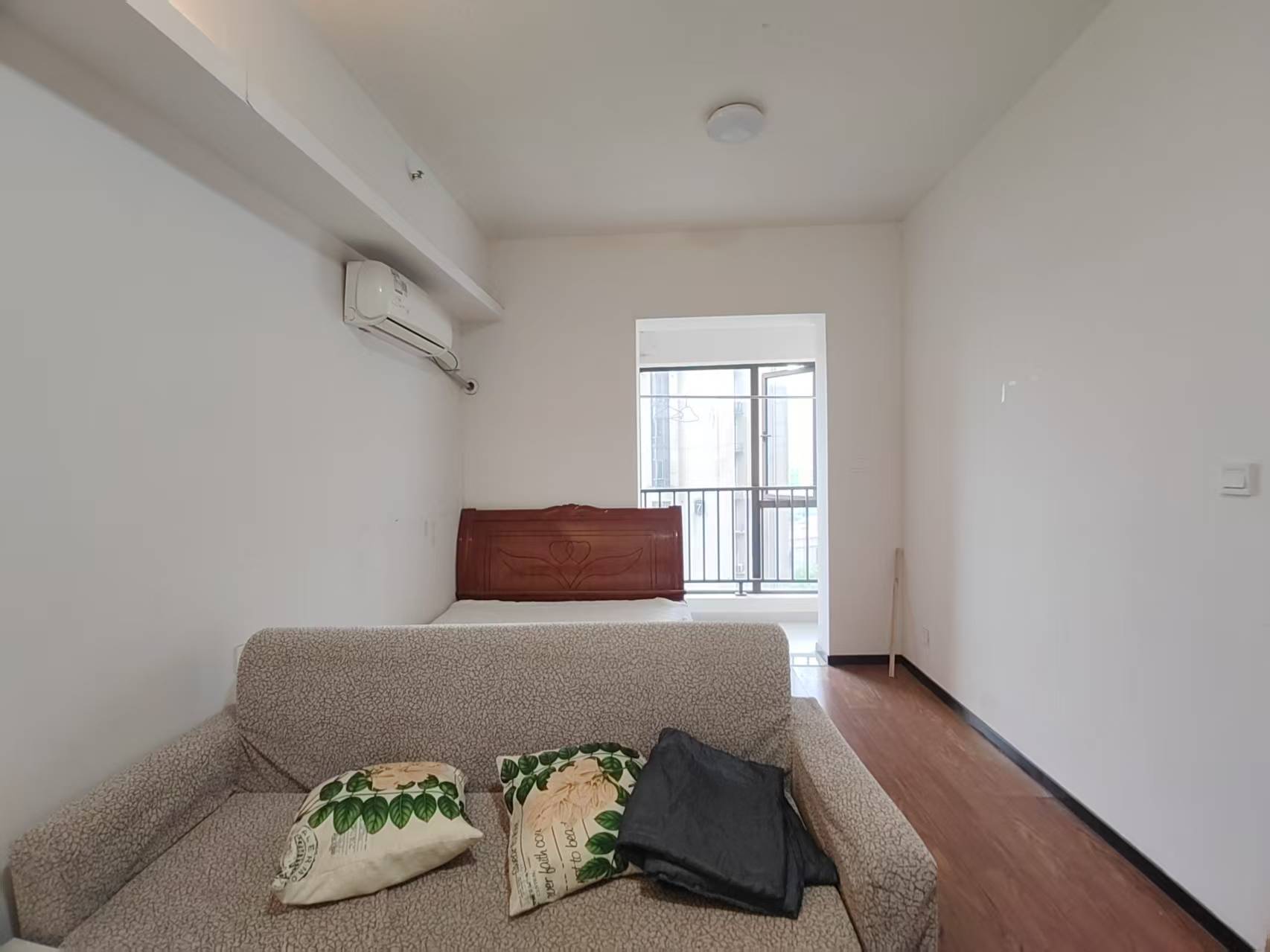 中泰财富湘江 1室1厅1卫 25.0万 中泰财富湘江 1室1厅1卫 25.0万室内图