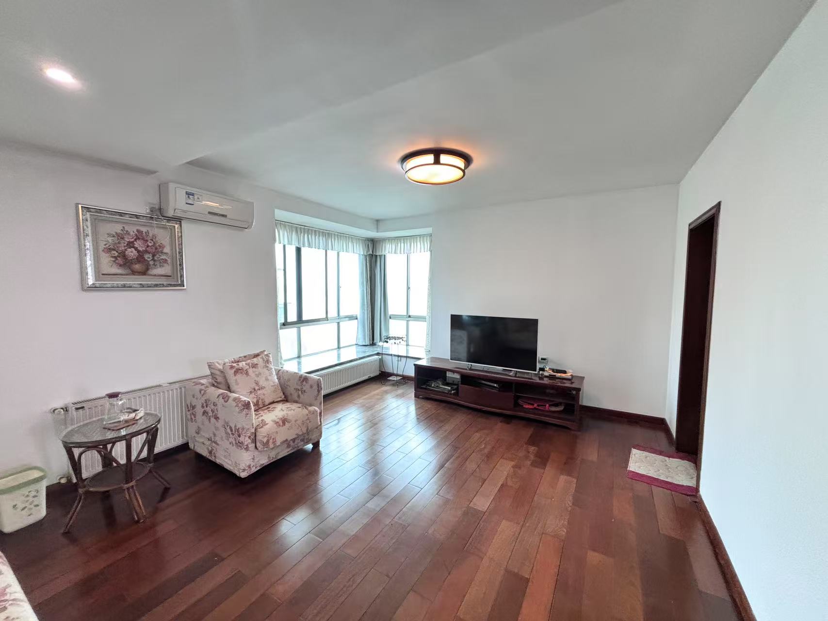 四季花园  5室2厅2卫    130.0万 四季花园  5室2厅2卫    130.0万室内图