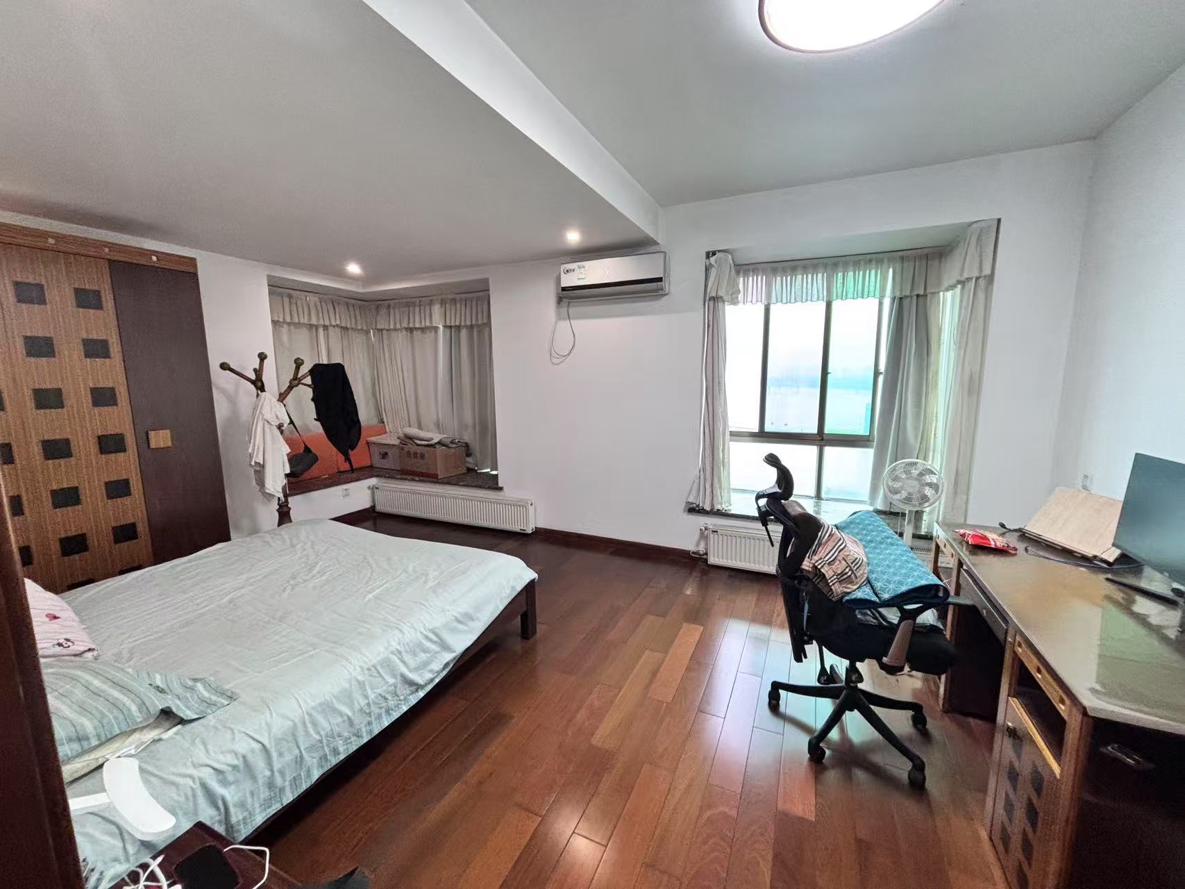 四季花园  5室2厅2卫    130.0万 四季花园  5室2厅2卫    130.0万室内图