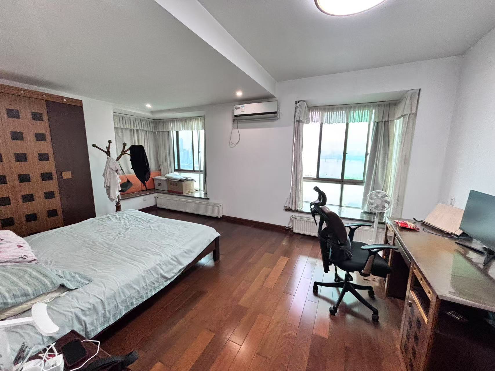 四季花园  5室2厅2卫    130.0万 四季花园  5室2厅2卫    130.0万室内图