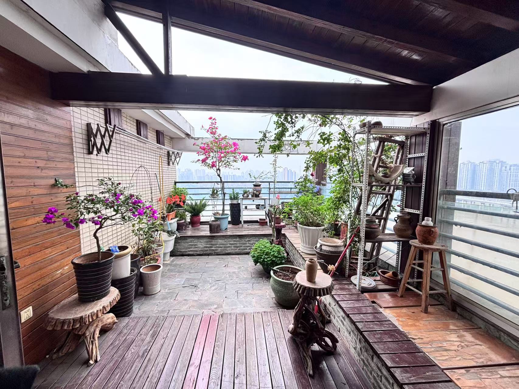 四季花园  5室2厅2卫    130.0万 四季花园  5室2厅2卫    130.0万室内图