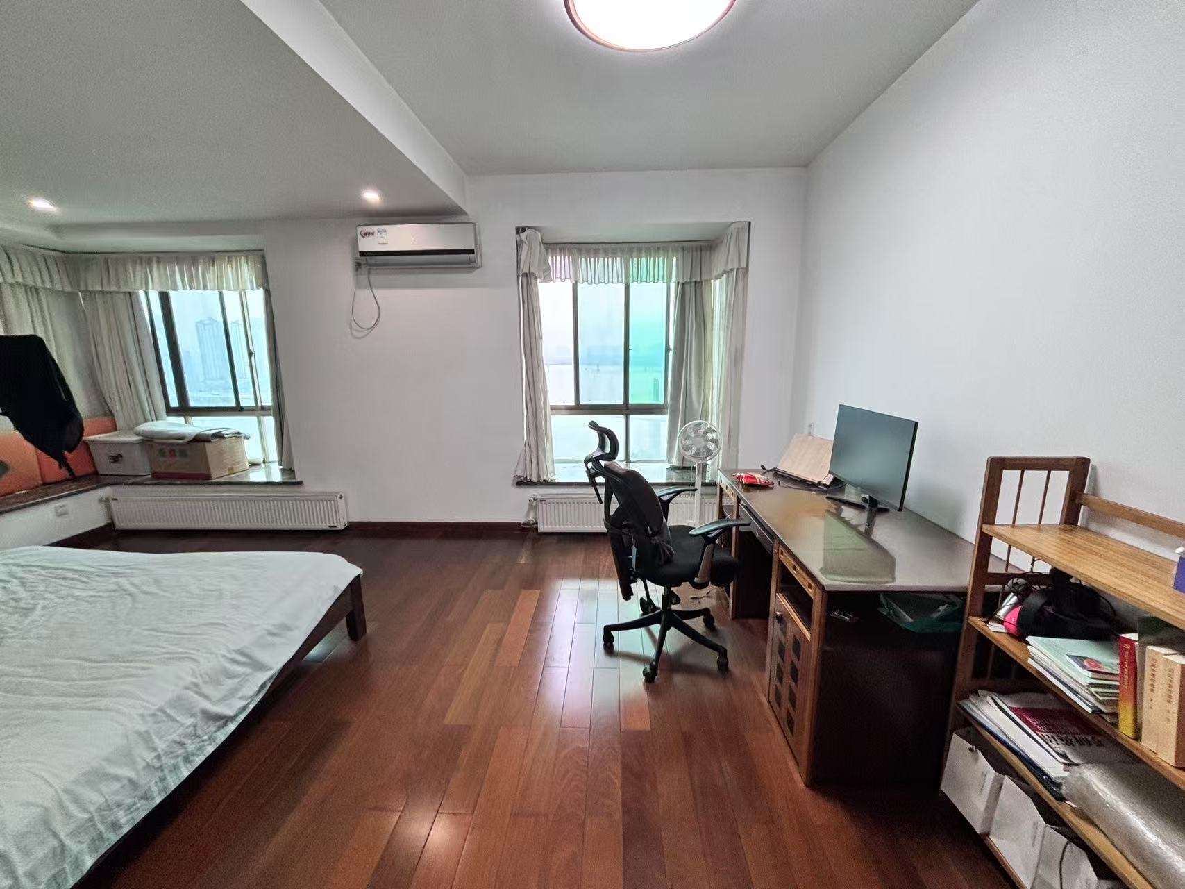 四季花园  5室2厅2卫    130.0万 四季花园  5室2厅2卫    130.0万室内图